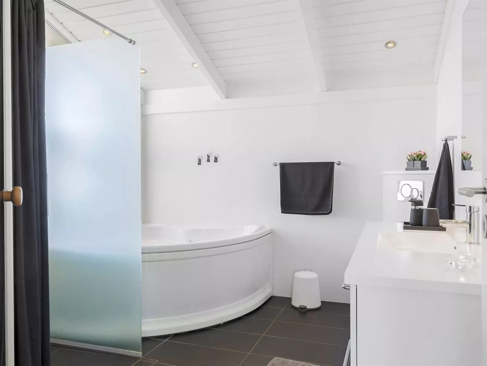 "Paul" - 100m from the sea-Dedans