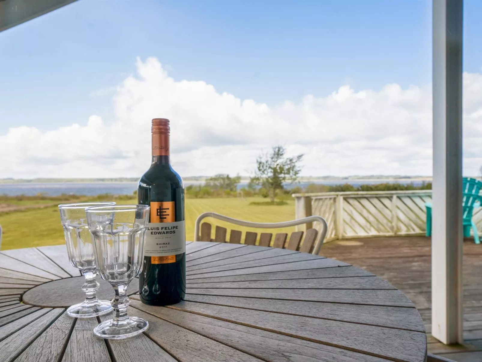 "Arleta" - 250m to the fjord-Outside