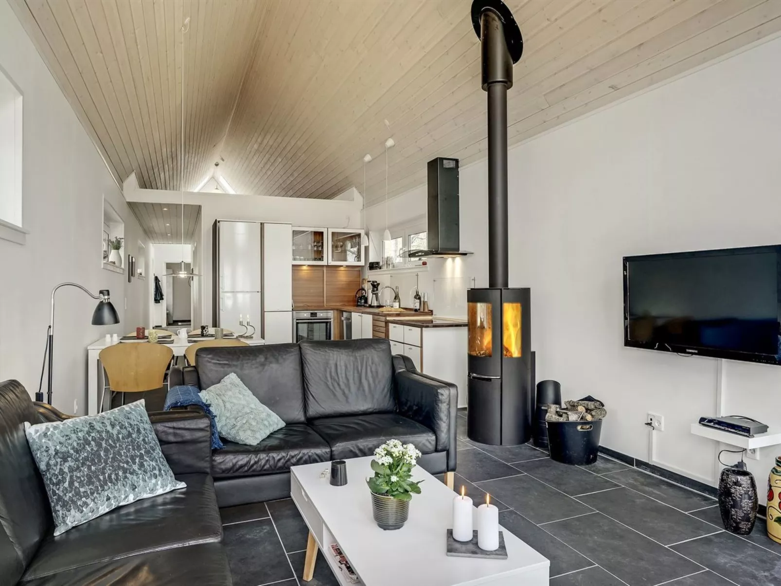 "Angelita" - 80m to the fjord-Inside