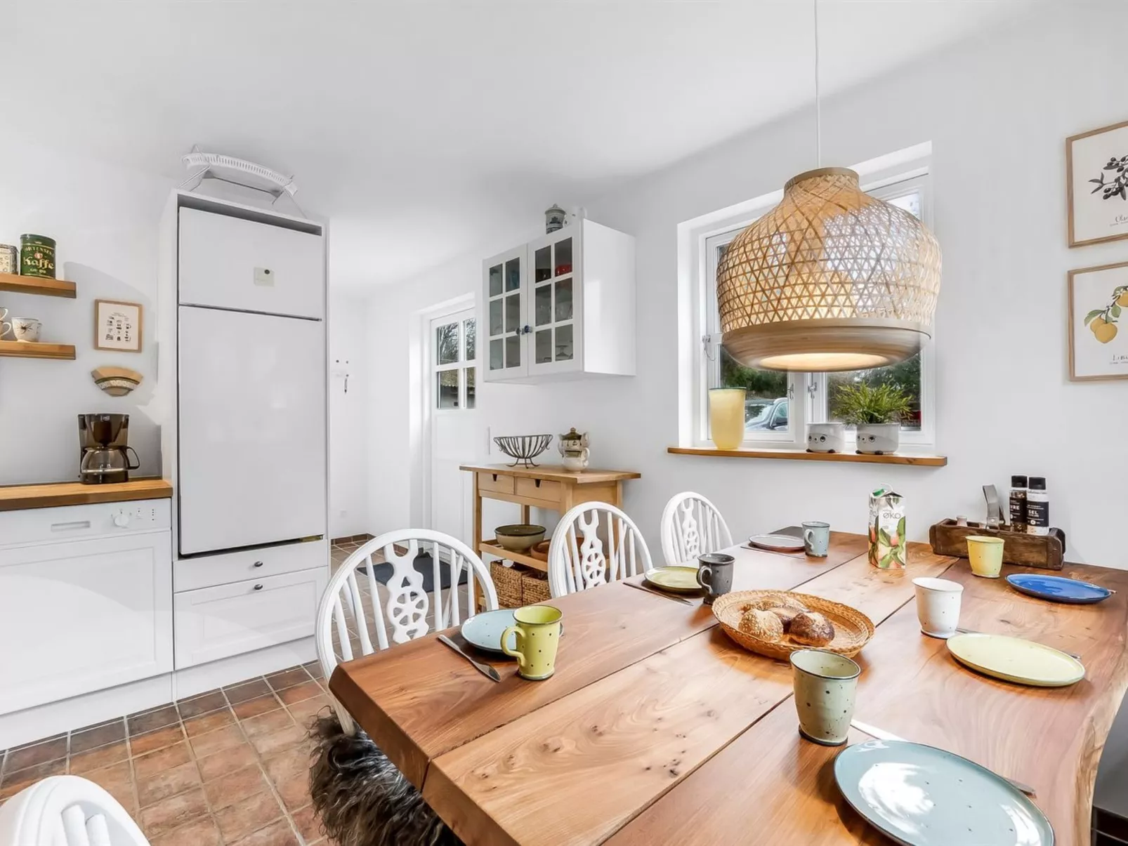 "Mandana" - 10km to the fjord-Drinnen