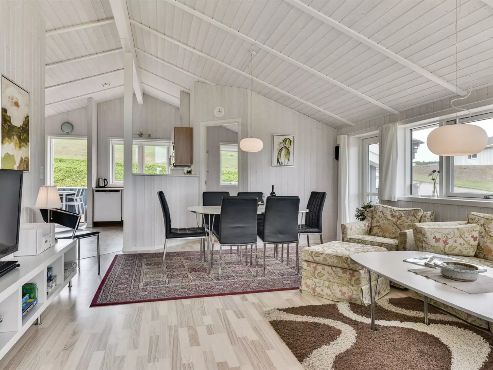 "Sisko" - 600m from the sea-Inside