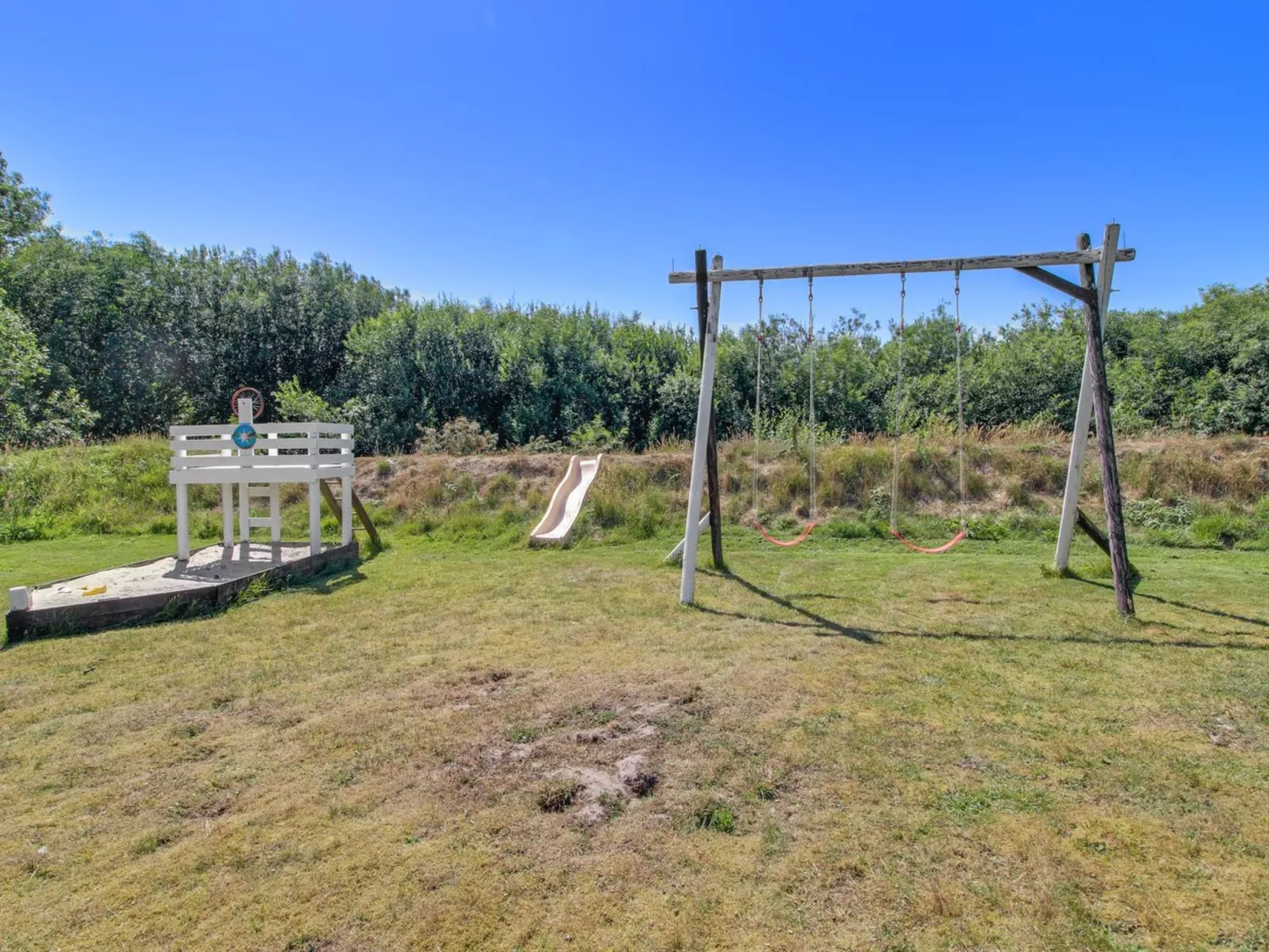 "Andine" - 1.2km from the sea-Outside