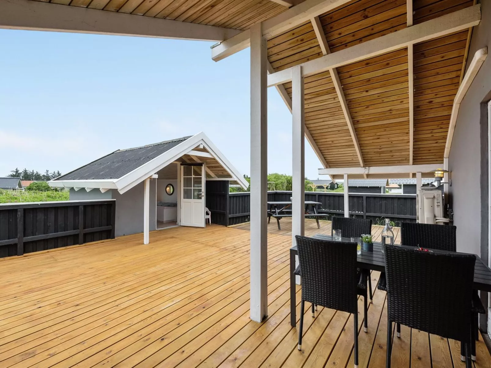 "Solbritt" - 330m to the fjord-Outside