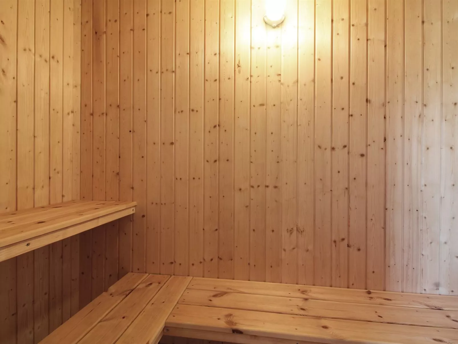 "Edwin" - 400m from the sea-Inside