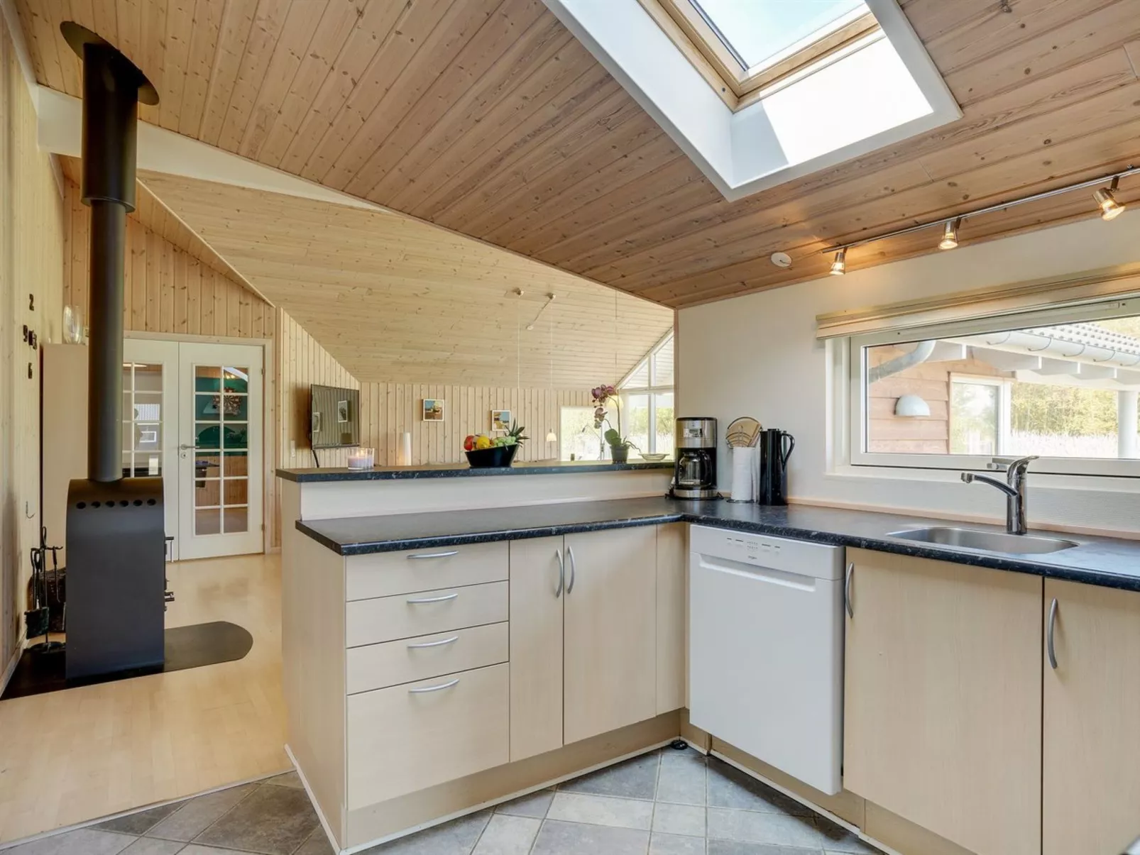 "Vilvi" - 500m from the sea-Inside