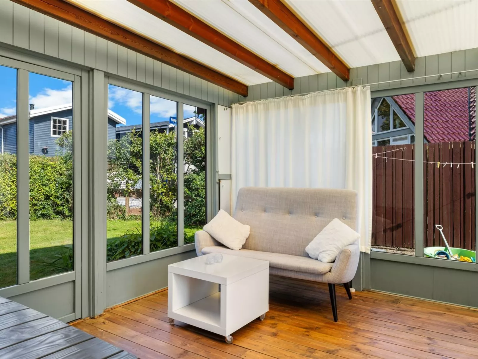 "Neea" - 40m from the sea-Drinnen