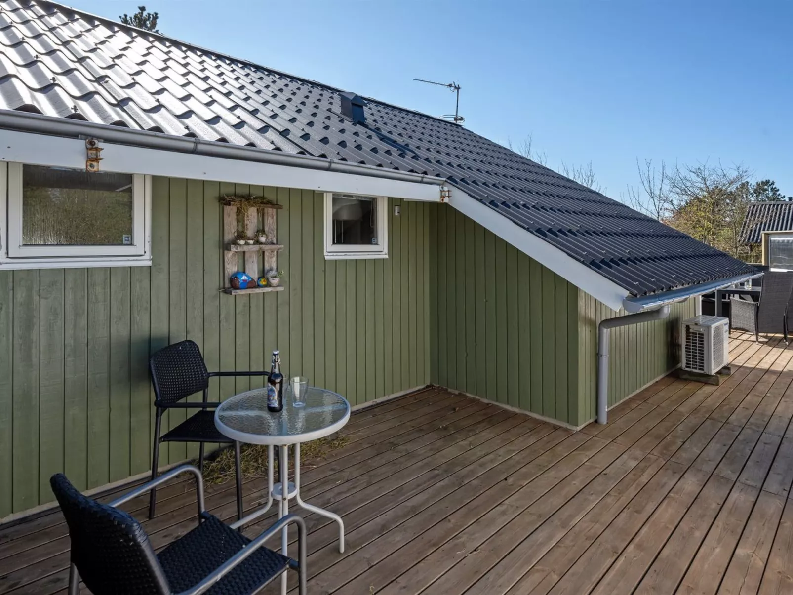 "Hannah" - 300m to the fjord-Outside