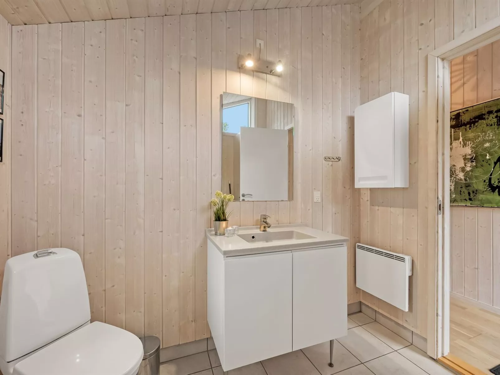 "Helen" - 500m to the fjord-Inside