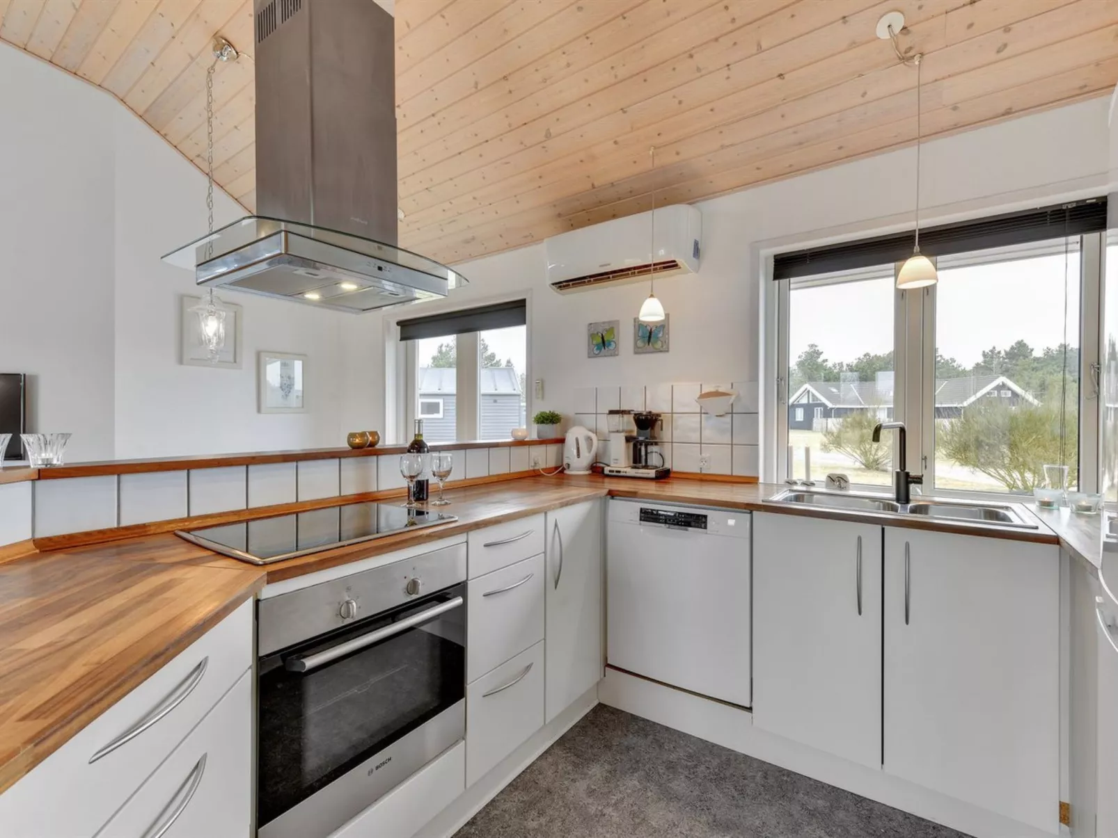 "Karmen" - 300m to the fjord-Dedans