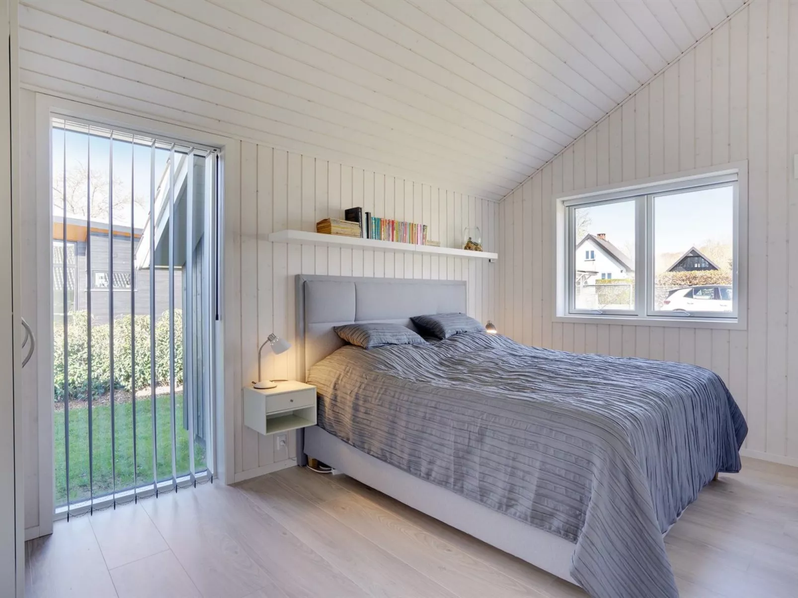 "Lander" - 20m from the sea-Inside