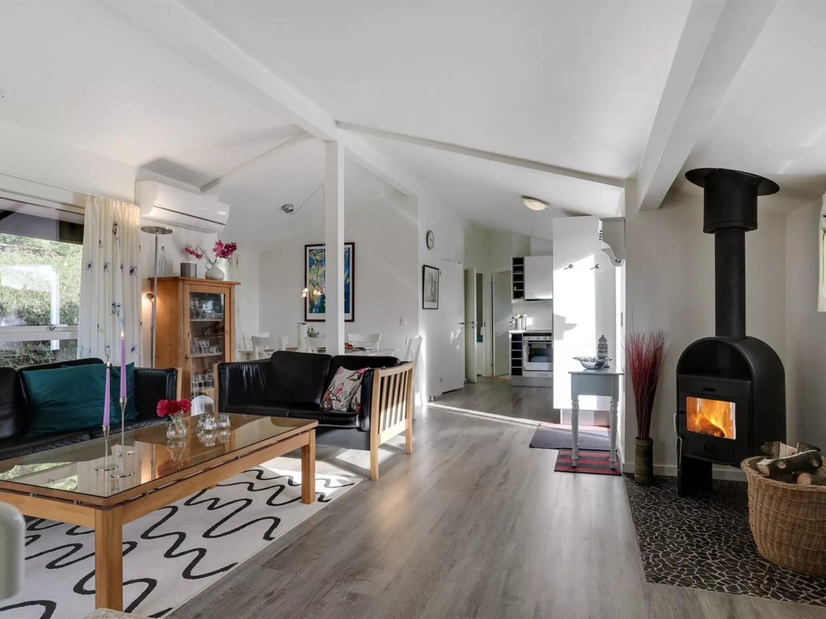 "Poul" - 100m from the sea-Drinnen