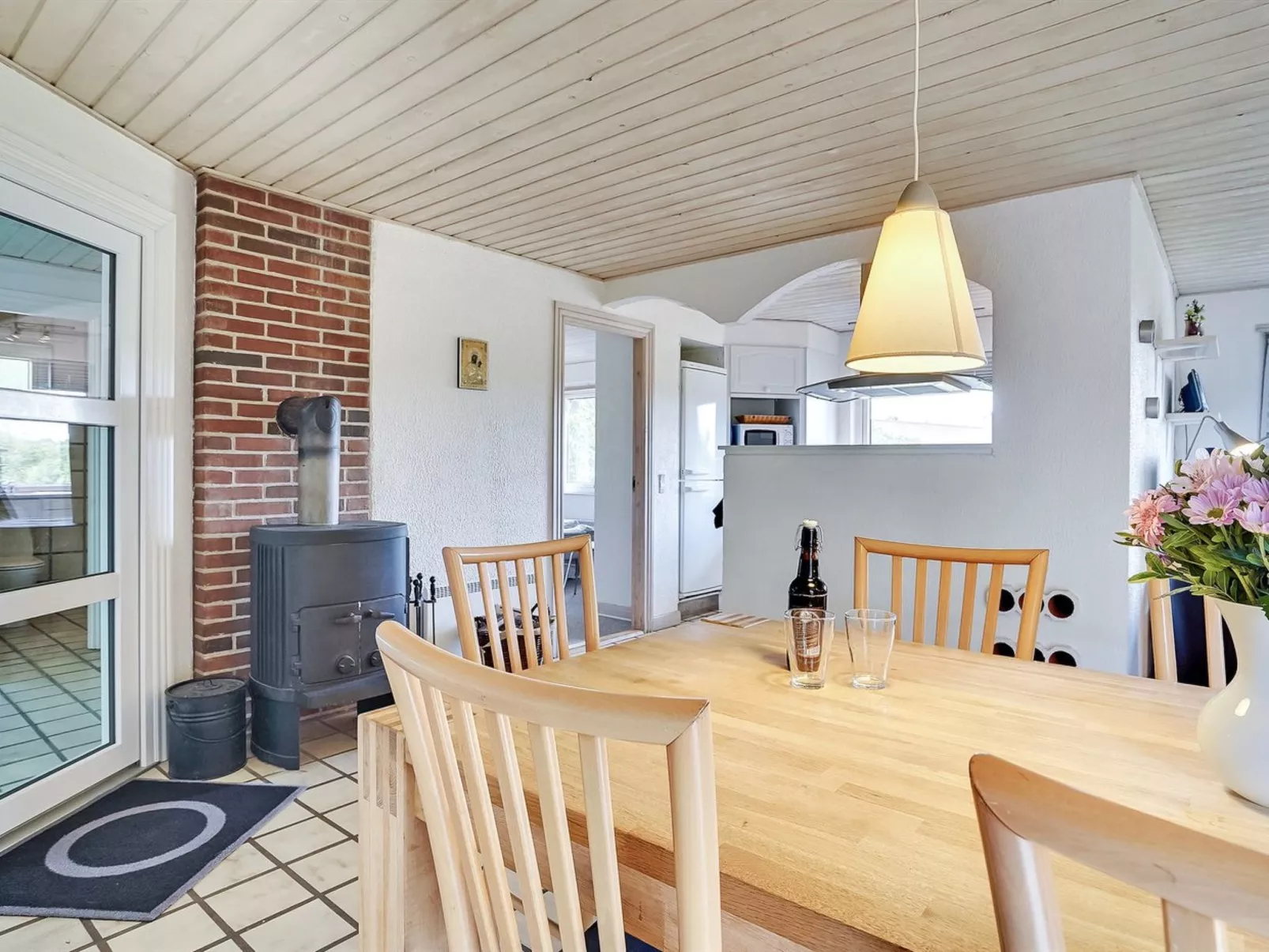 "Aurelia" - 500m to the fjord-Drinnen