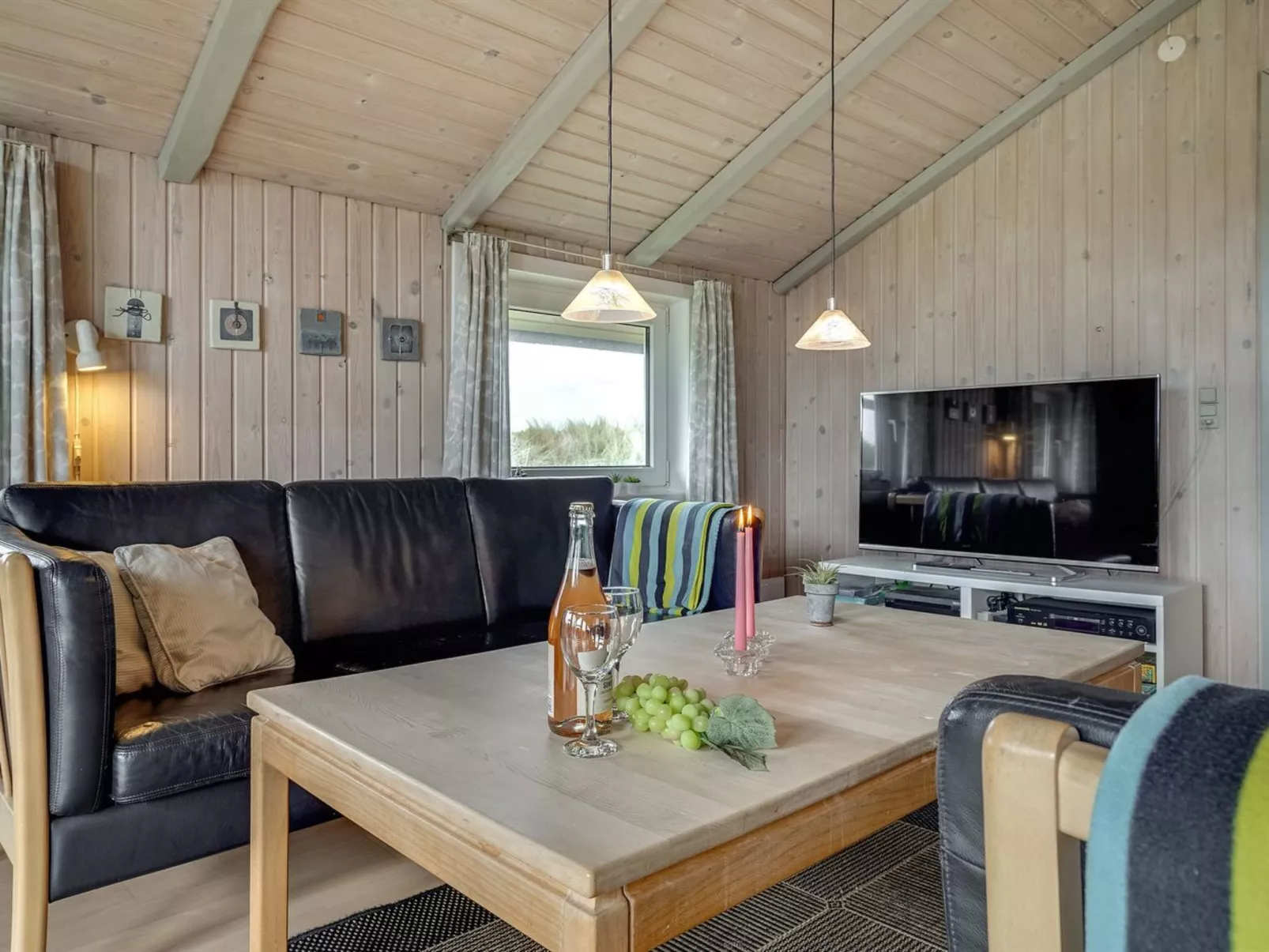 "Tennie" - 300m from the sea-Drinnen