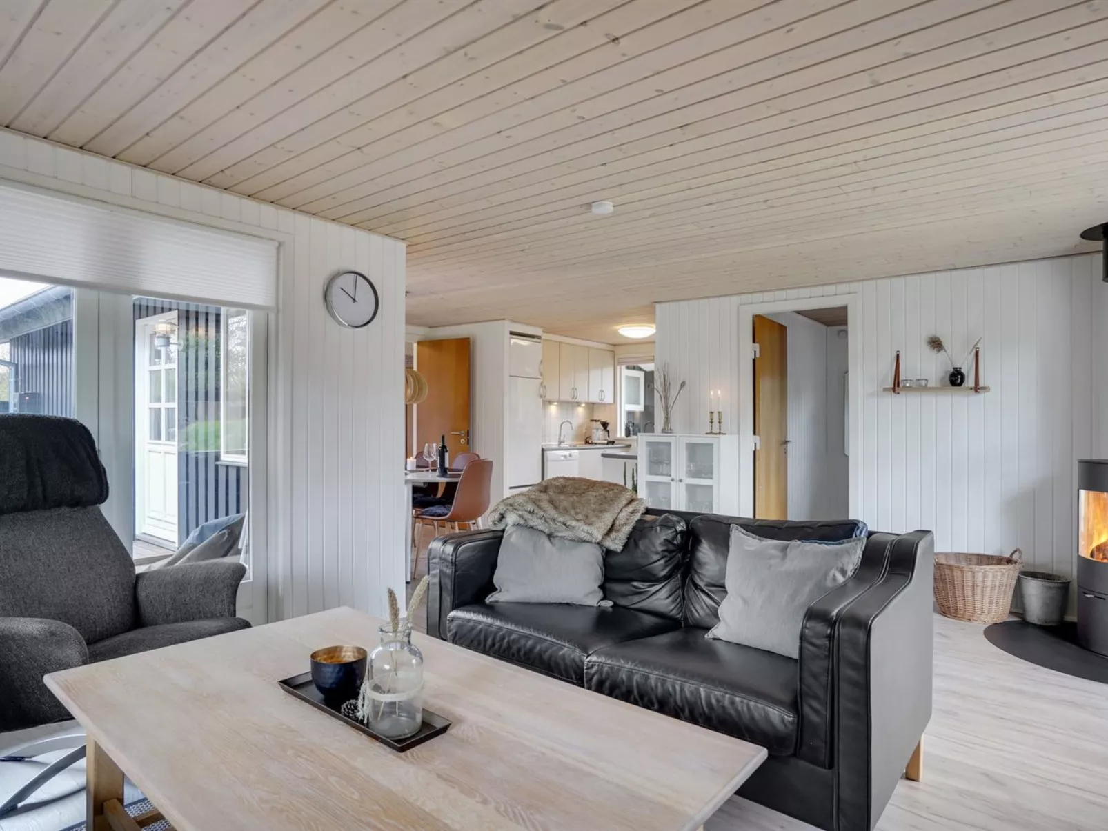 "Monja" - 2.2km from the sea-Drinnen