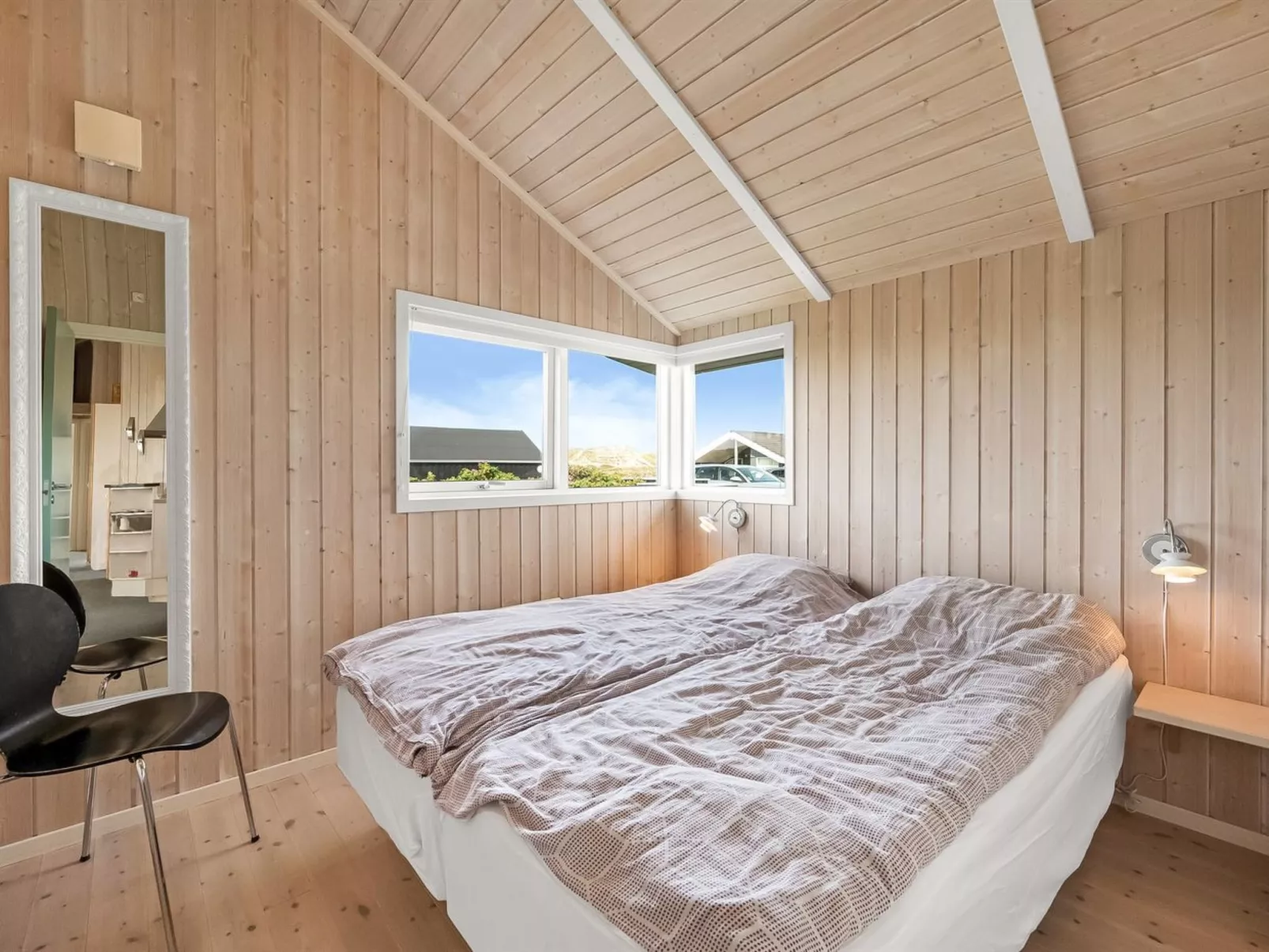 "Thrugot" -  from the sea-Dedans