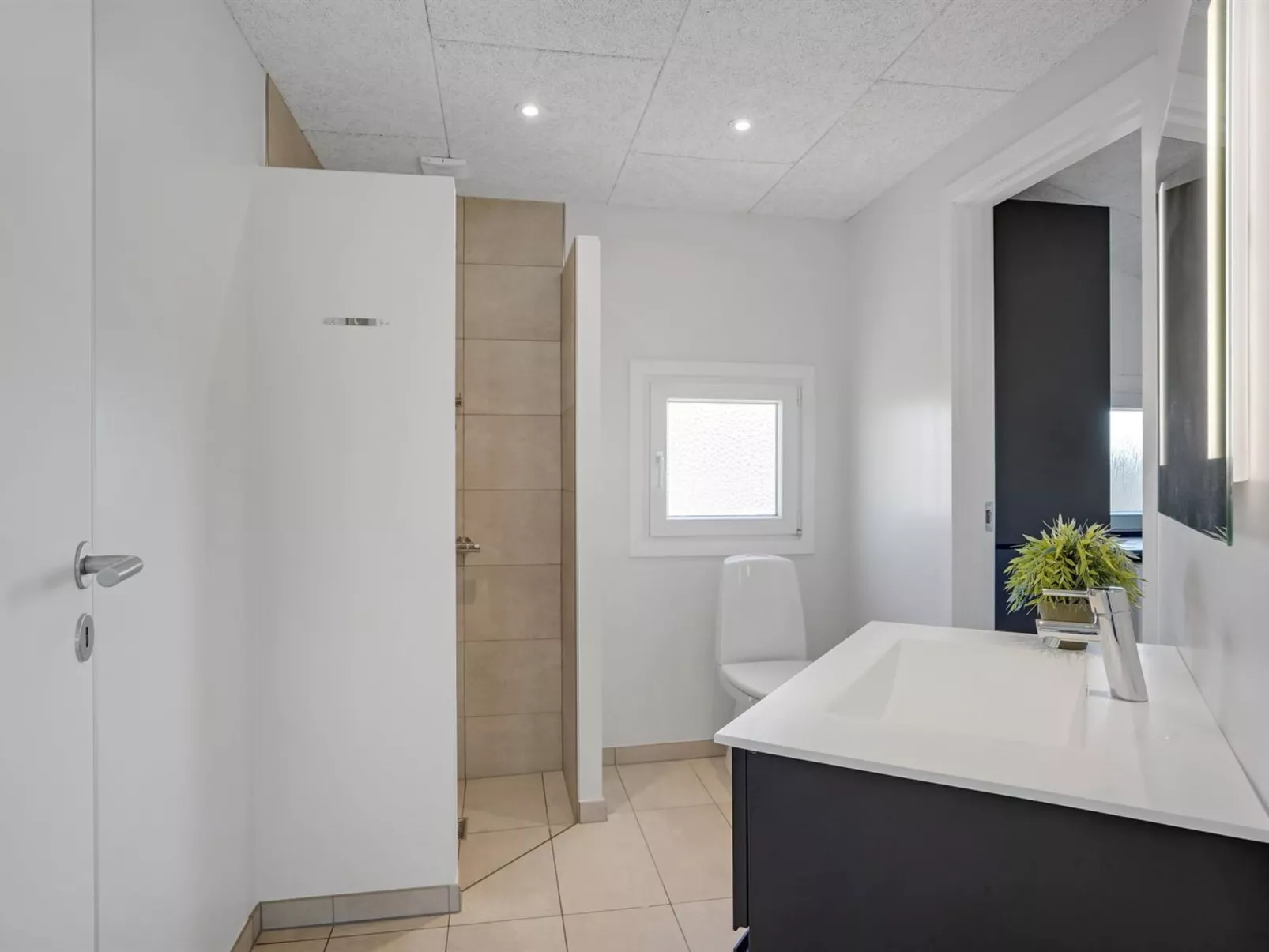 "Saku" - 495m to the fjord-Drinnen