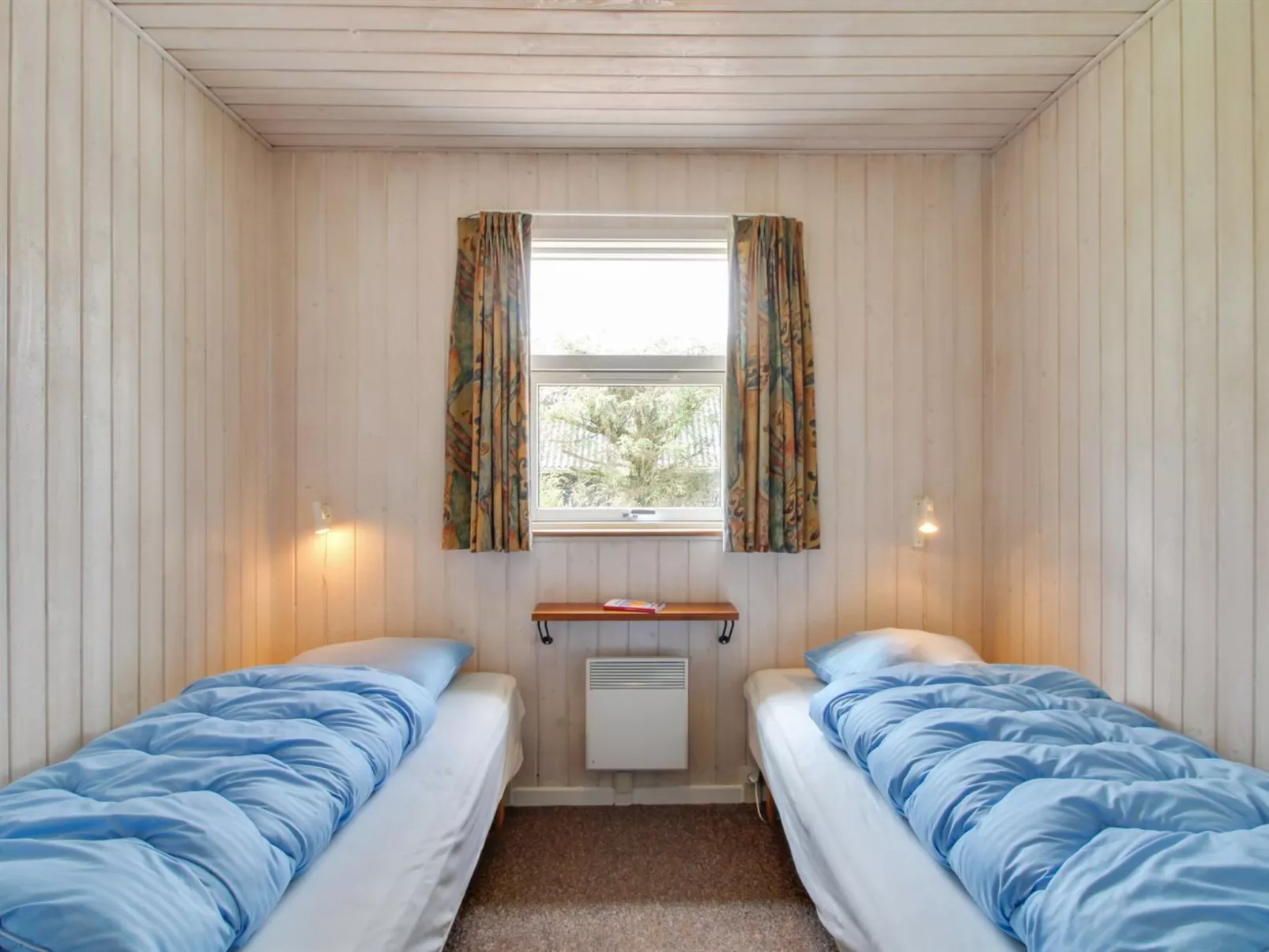 "Hemming" -  from the sea-Drinnen