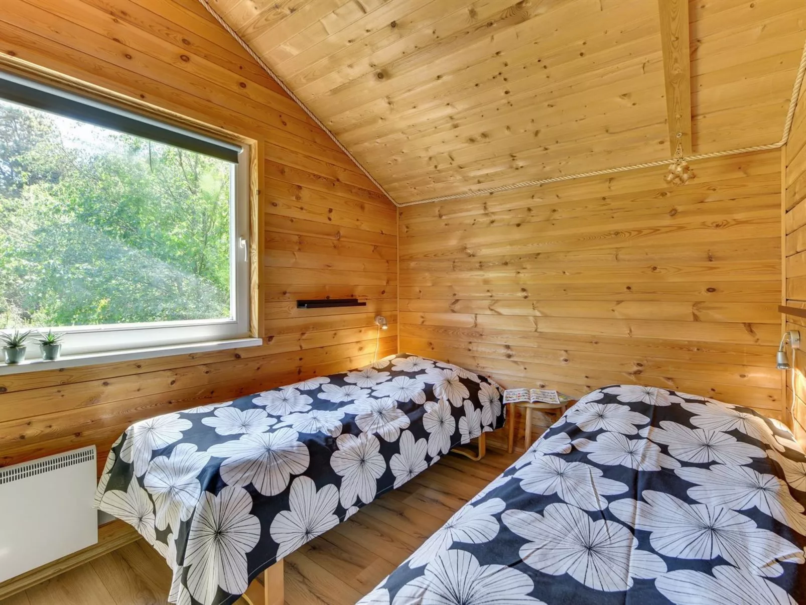 "Jorina" - 700m to the fjord-Dedans