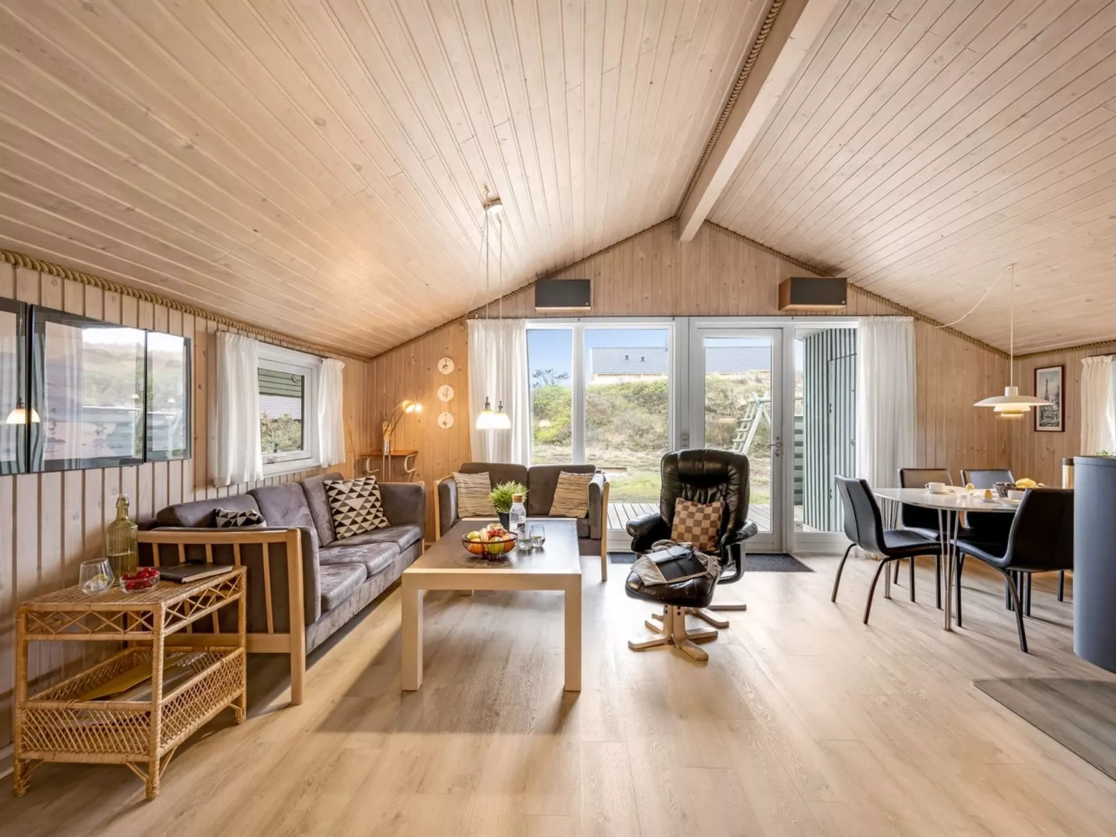 "Unni" -  from the sea-Inside