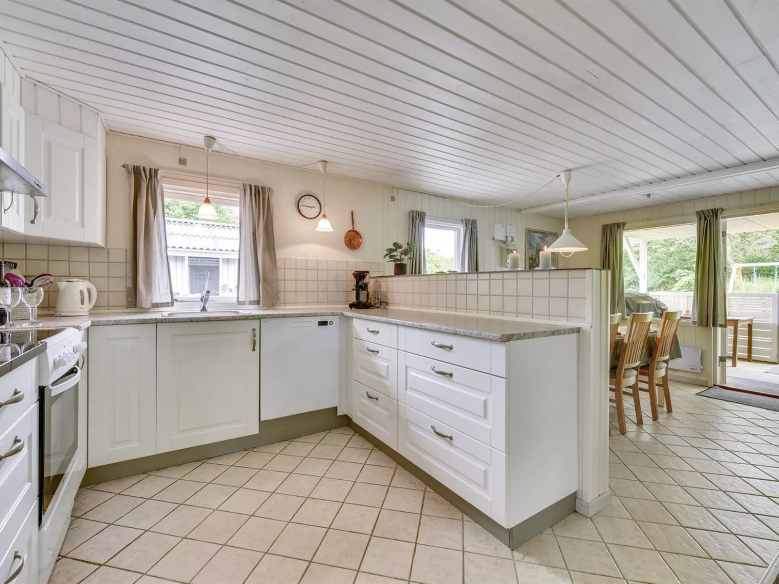 "Elizabeth" - 400m to the fjord-Inside