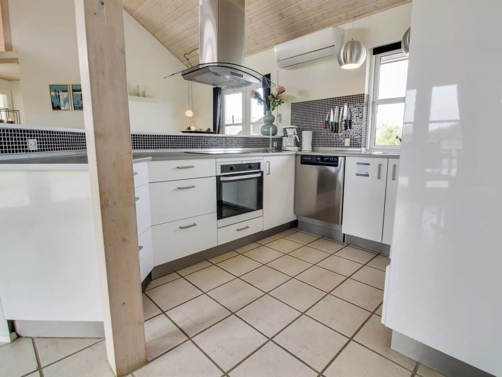 "Arnger" - 300m to the fjord-Inside