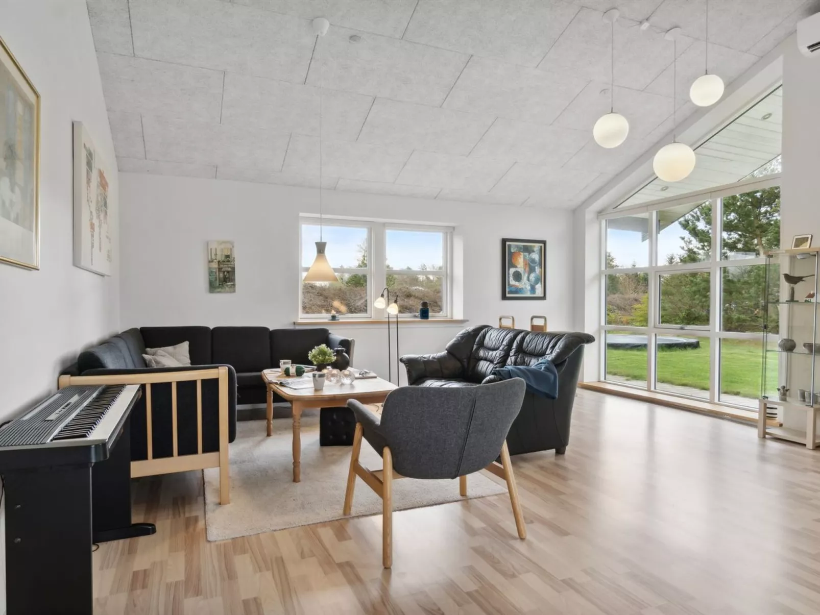 "Ljupco" - 500m to the fjord-Drinnen