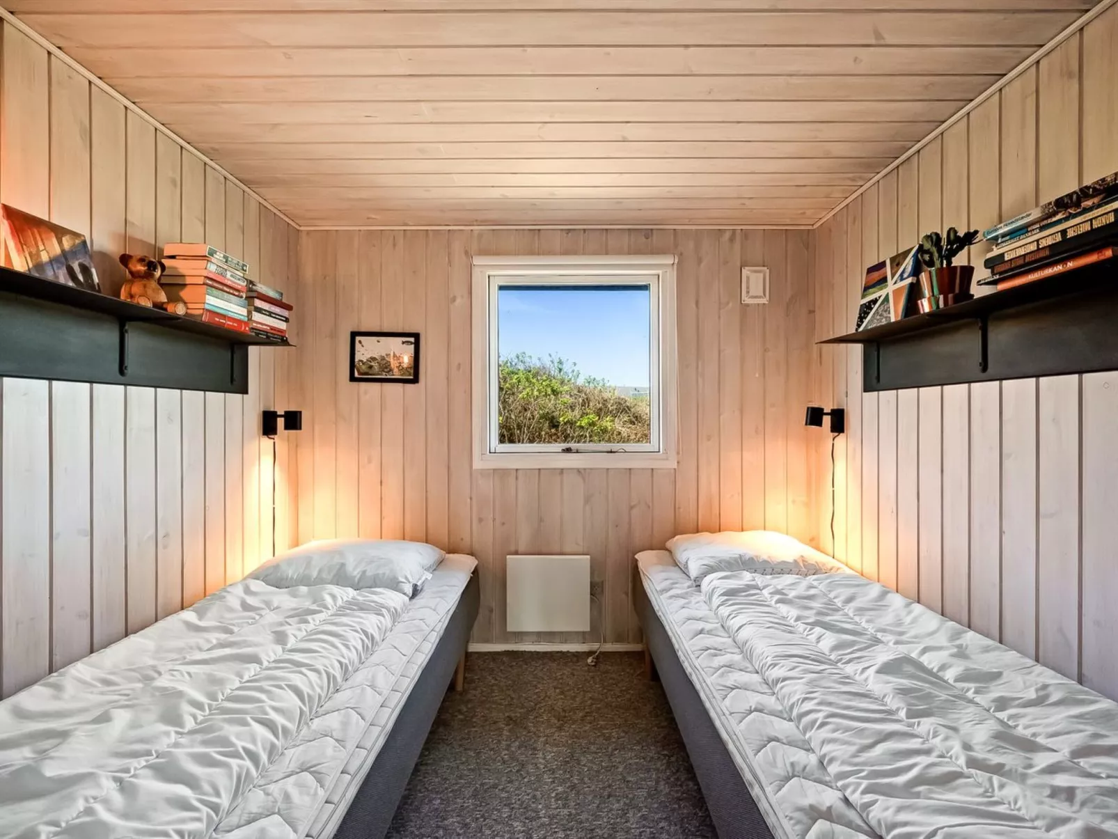 "Brigit" - 200m from the sea-Inside