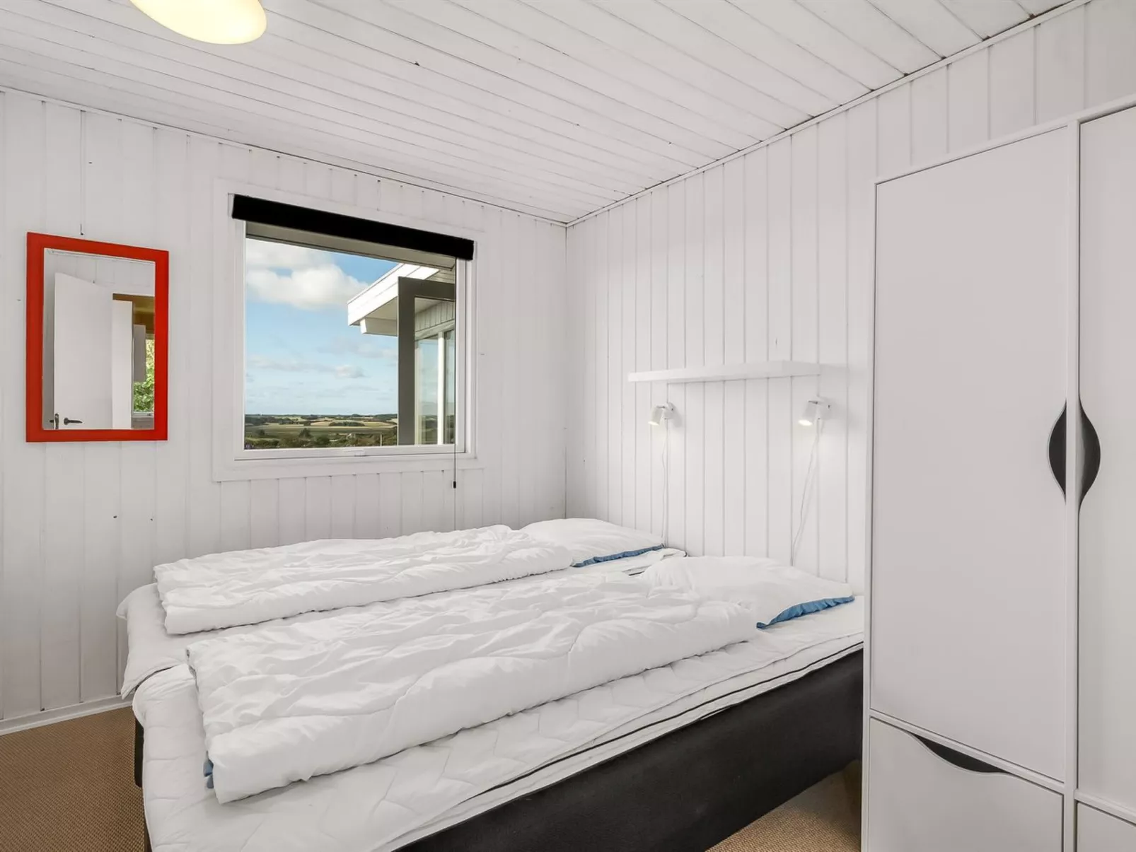 "Brenda" - 300m to the fjord-Inside