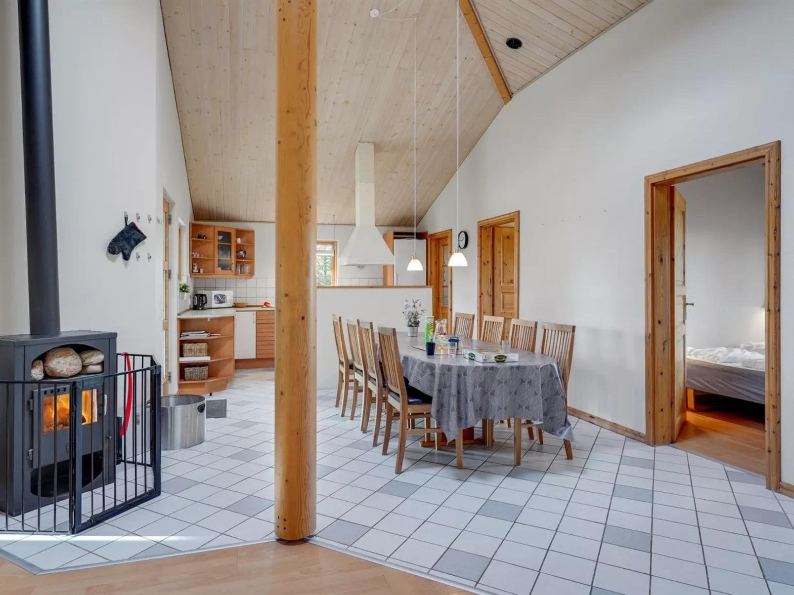 "Absalon" - 29km from the sea-Drinnen