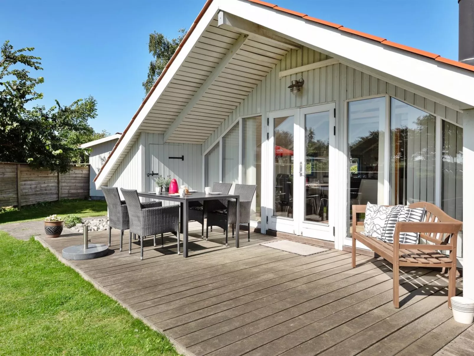 "Katrina" - 50m to the fjord-Outside