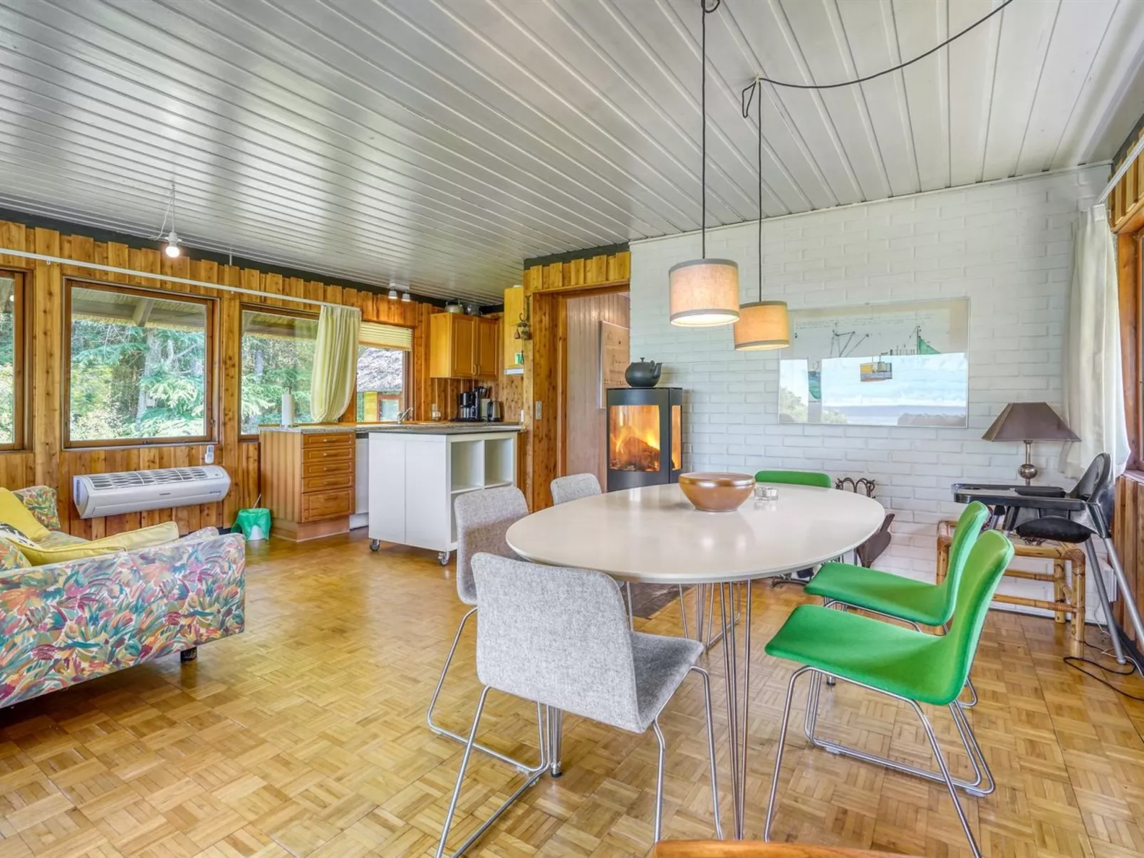 "Ingeborg" - 100m to the fjord-Drinnen