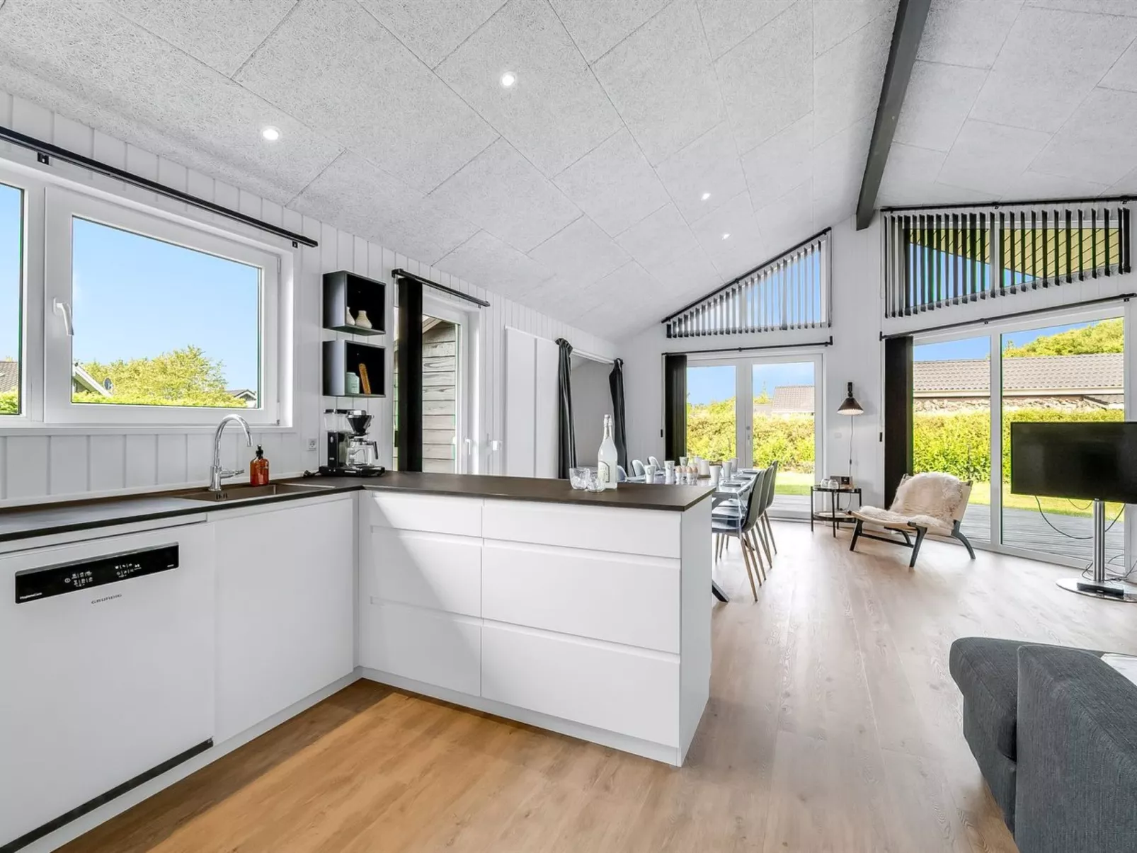 "Leeve" - 1.4km to the fjord-Inside