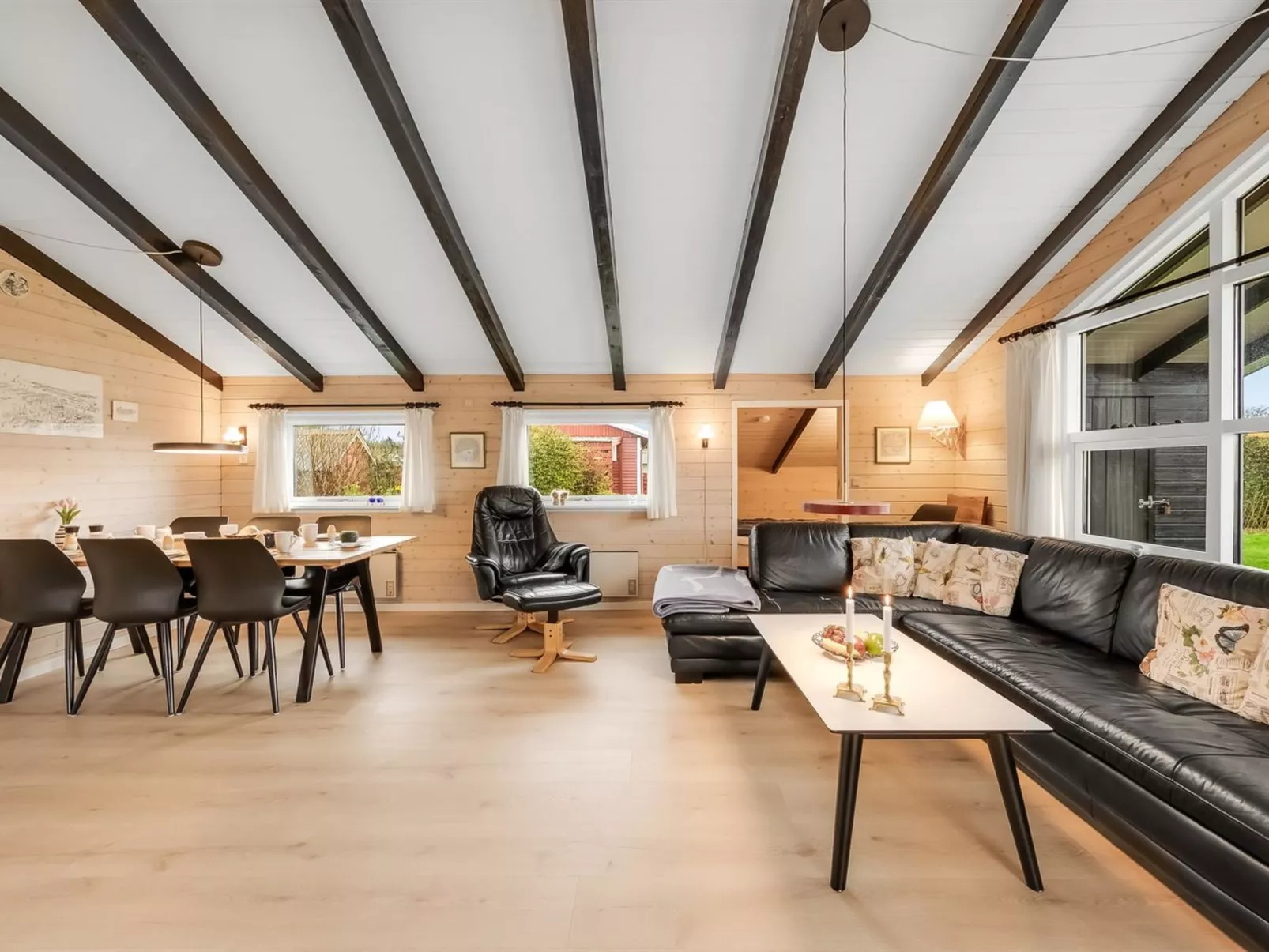 "Miikka" - 800m to the fjord-Drinnen