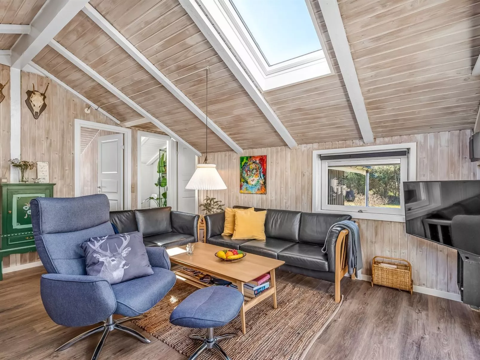 "Gunde" - 300m to the fjord-Inside