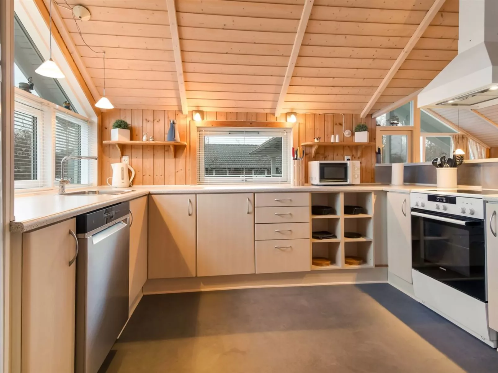 "Thit" - 1.2km to the fjord-Drinnen