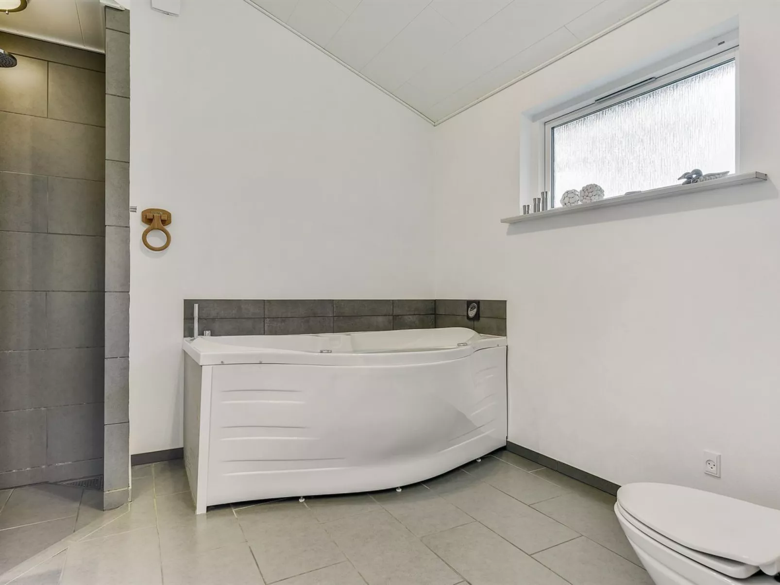 "Elfriede" - 400m to the fjord-Dedans