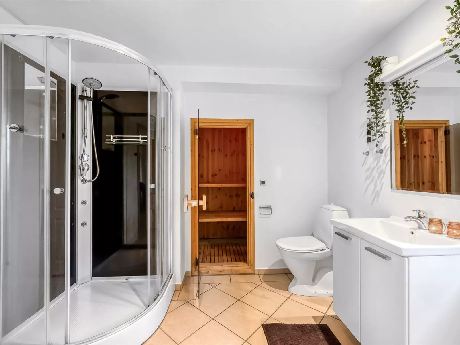 "Adelia" - 850m to the fjord-Dedans