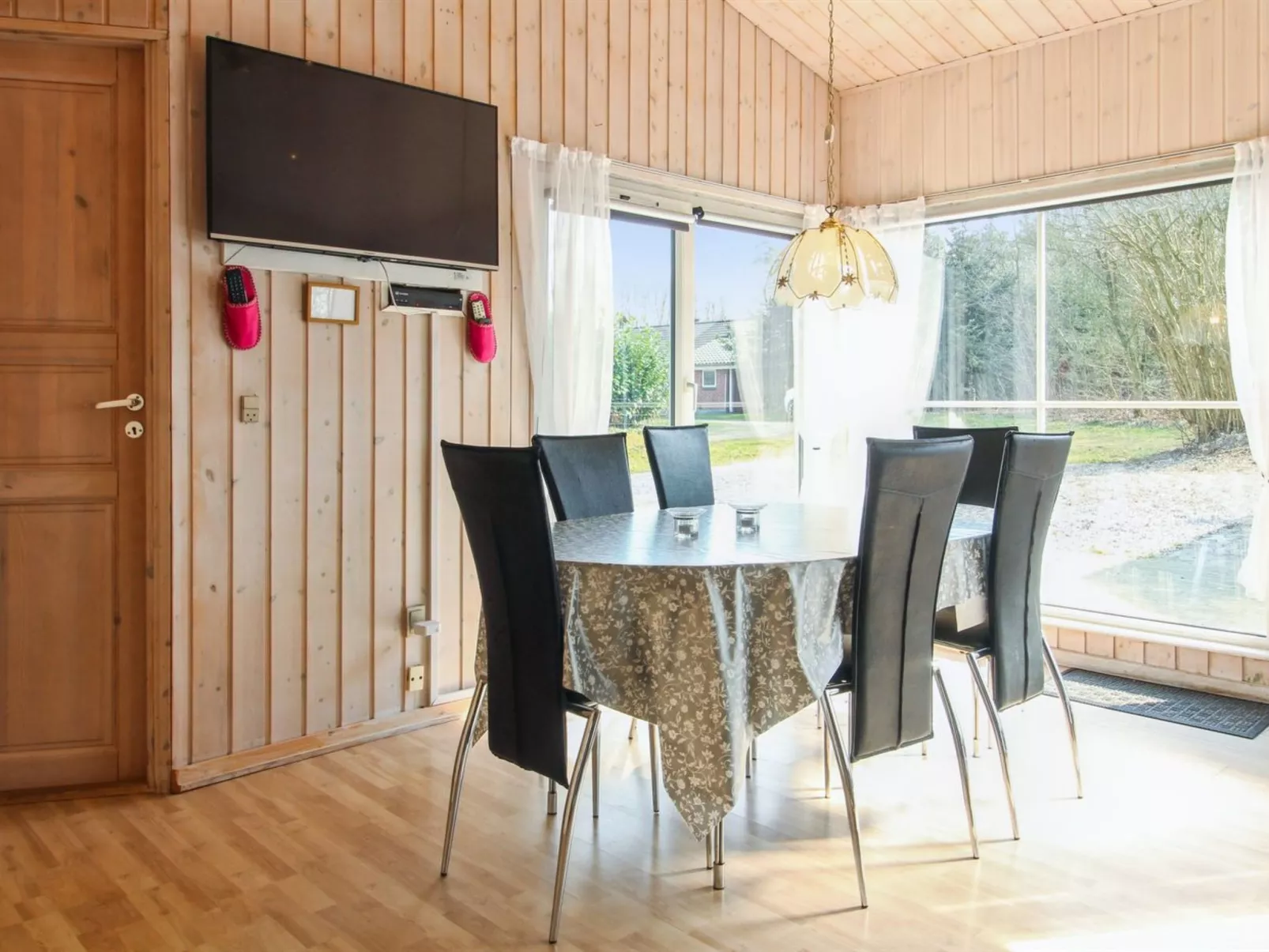 "Edy" - 25km from the sea-Drinnen