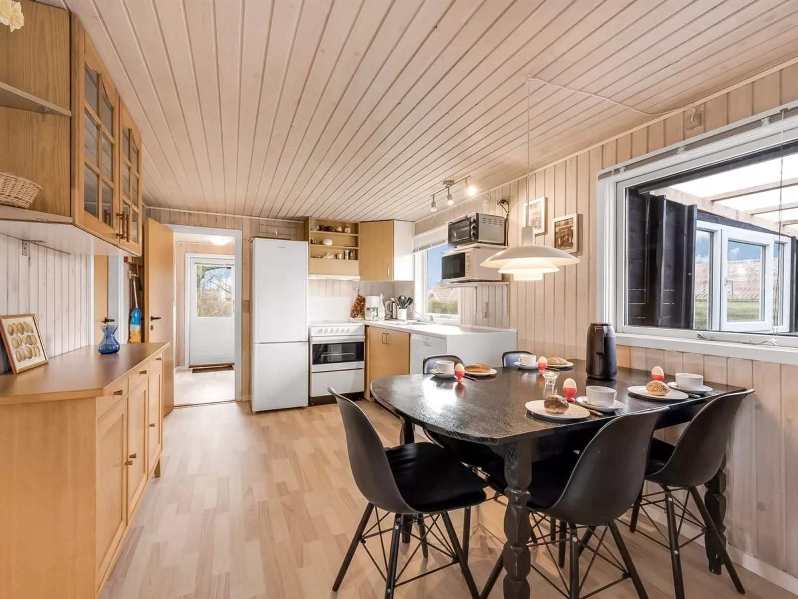 "Hoghni" - 850m to the fjord-Inside