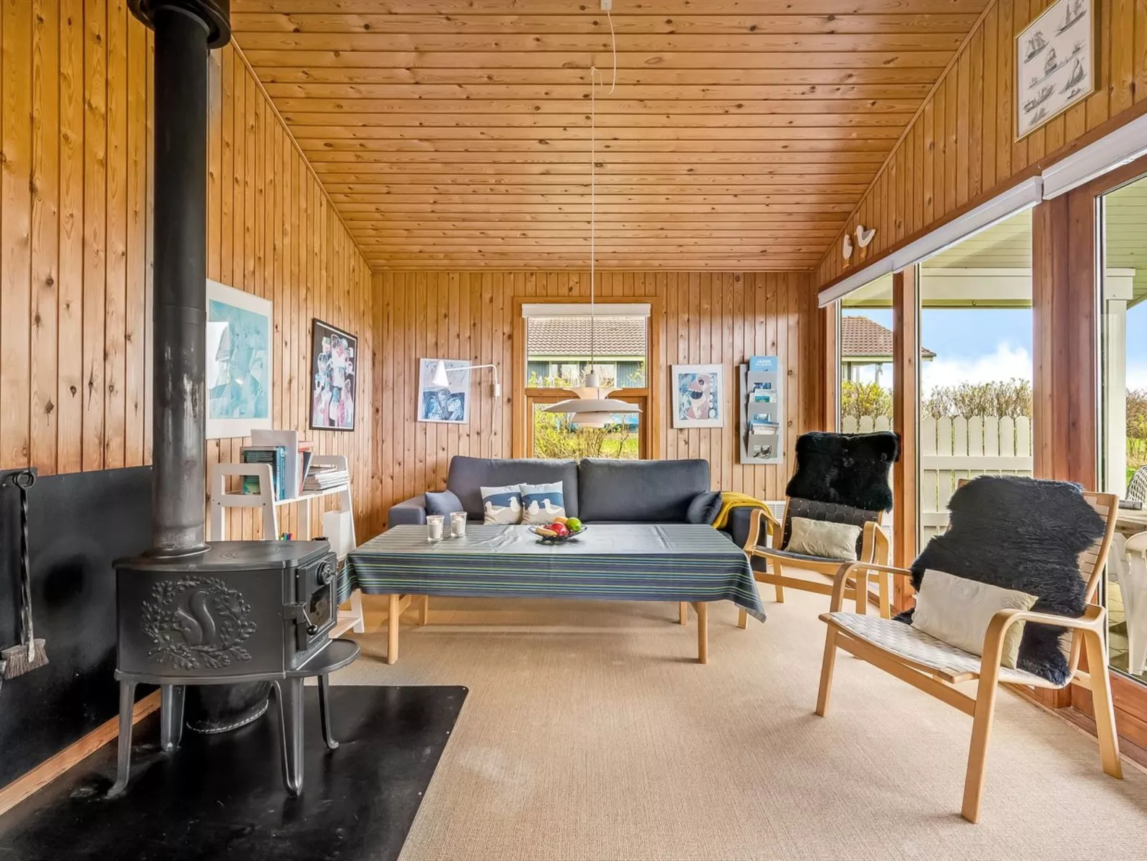 "Tanea" - 700m to the fjord-Drinnen