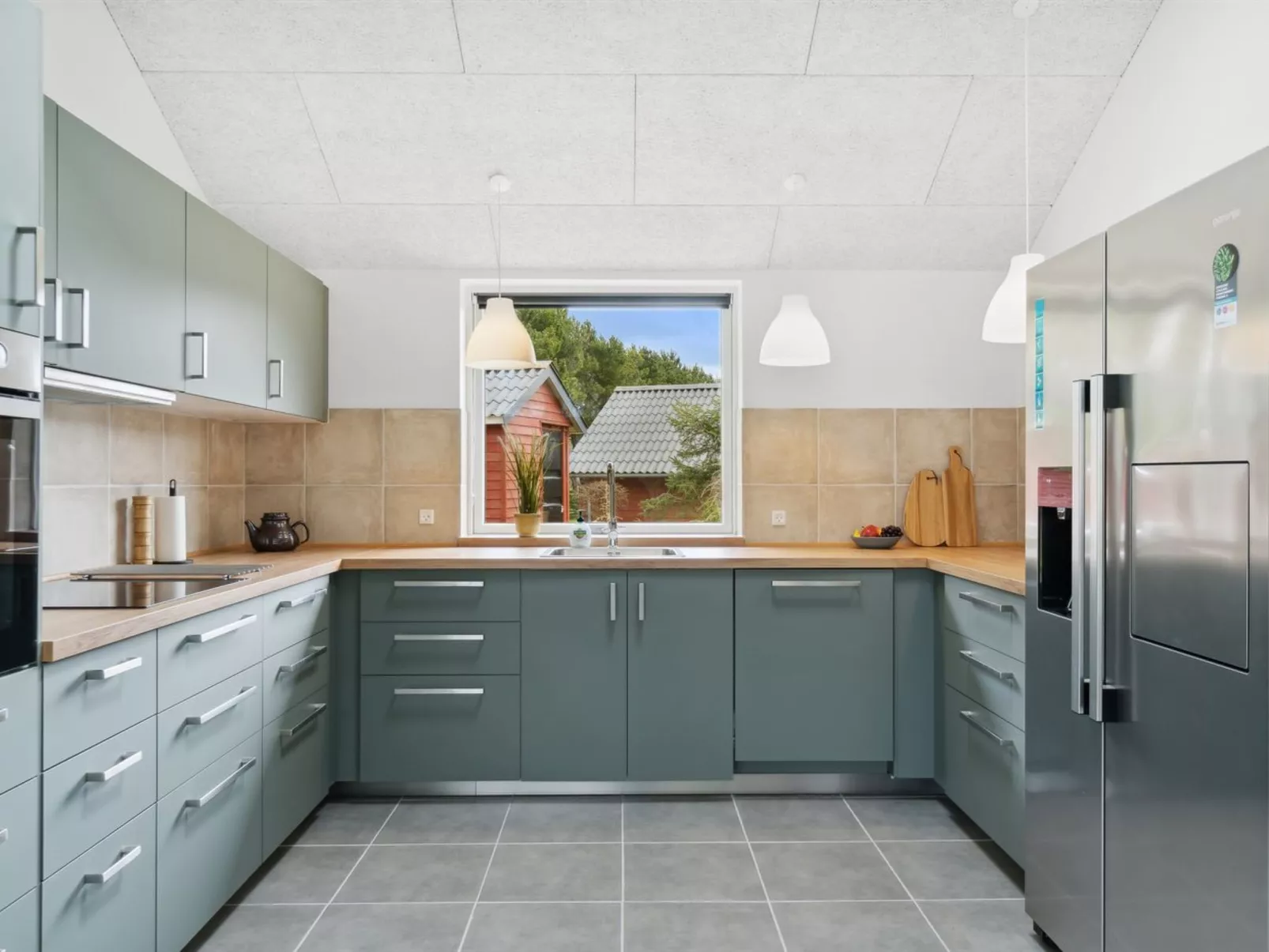 "Human" - 10.5km from the sea-Inside