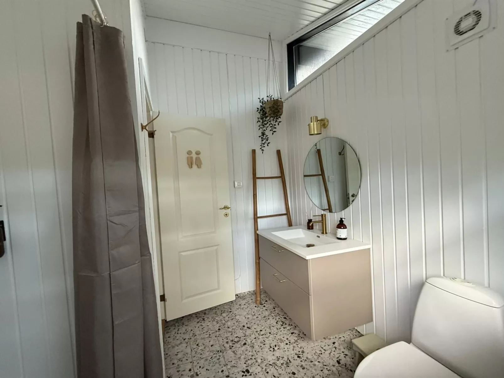 "Glenda" - 3km from the sea-Inside