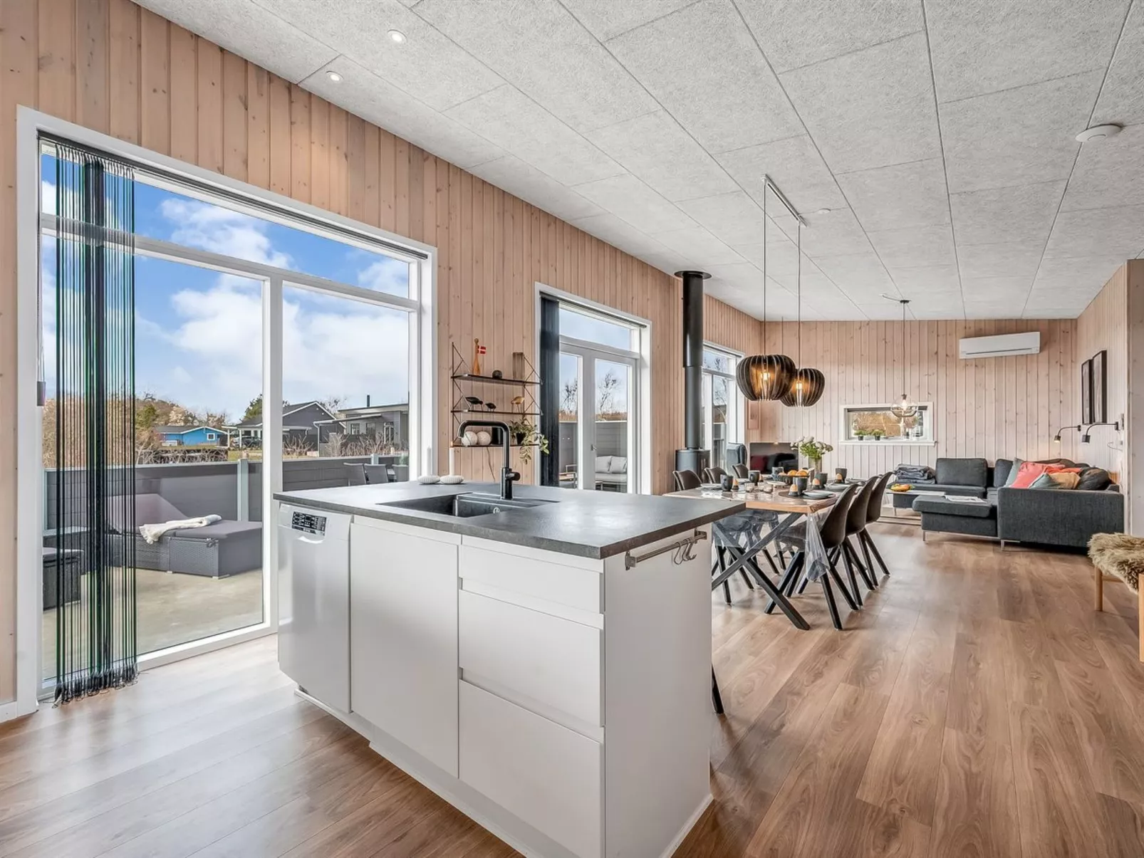 "Gela" - 1.3km to the fjord-Drinnen