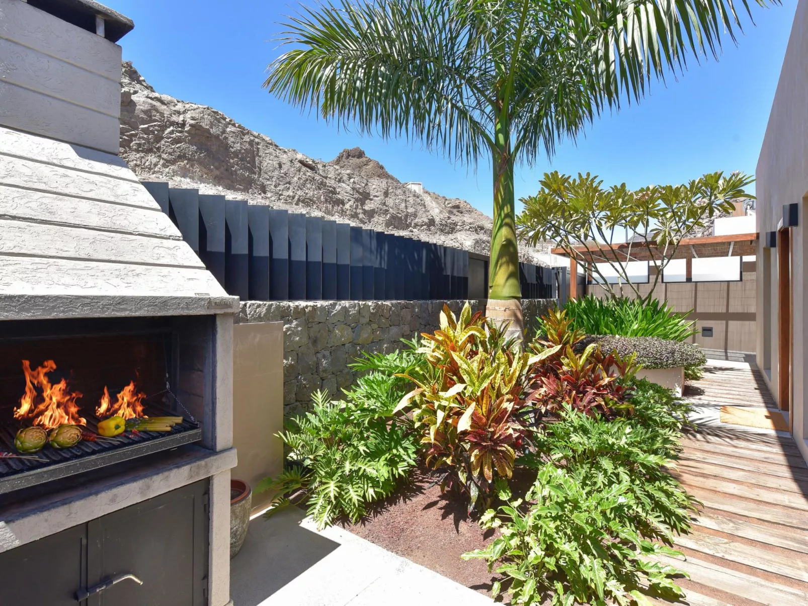 Almadies Tauro - Outside