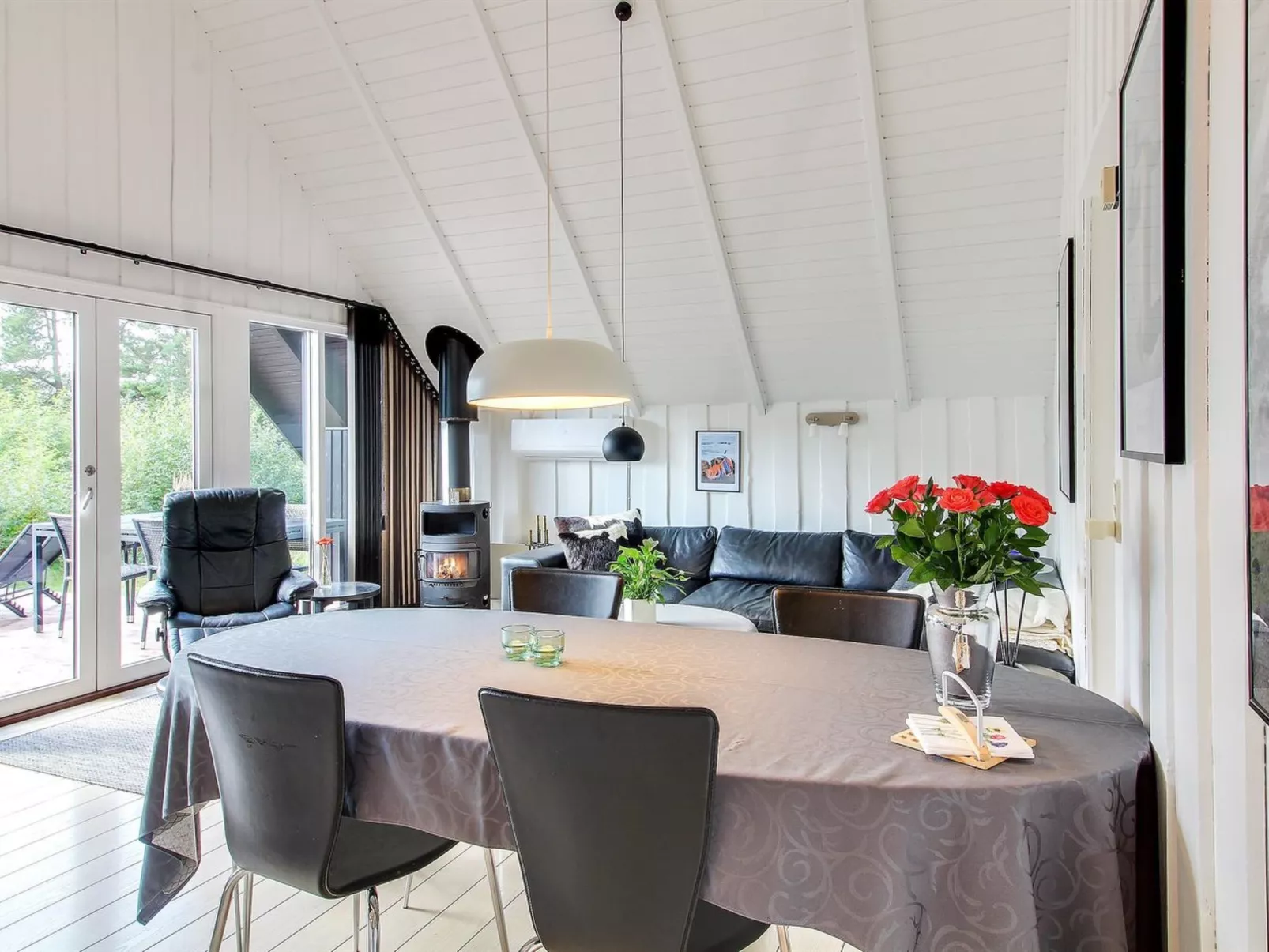 "Awenasa" - 4.1km from the sea-Inside