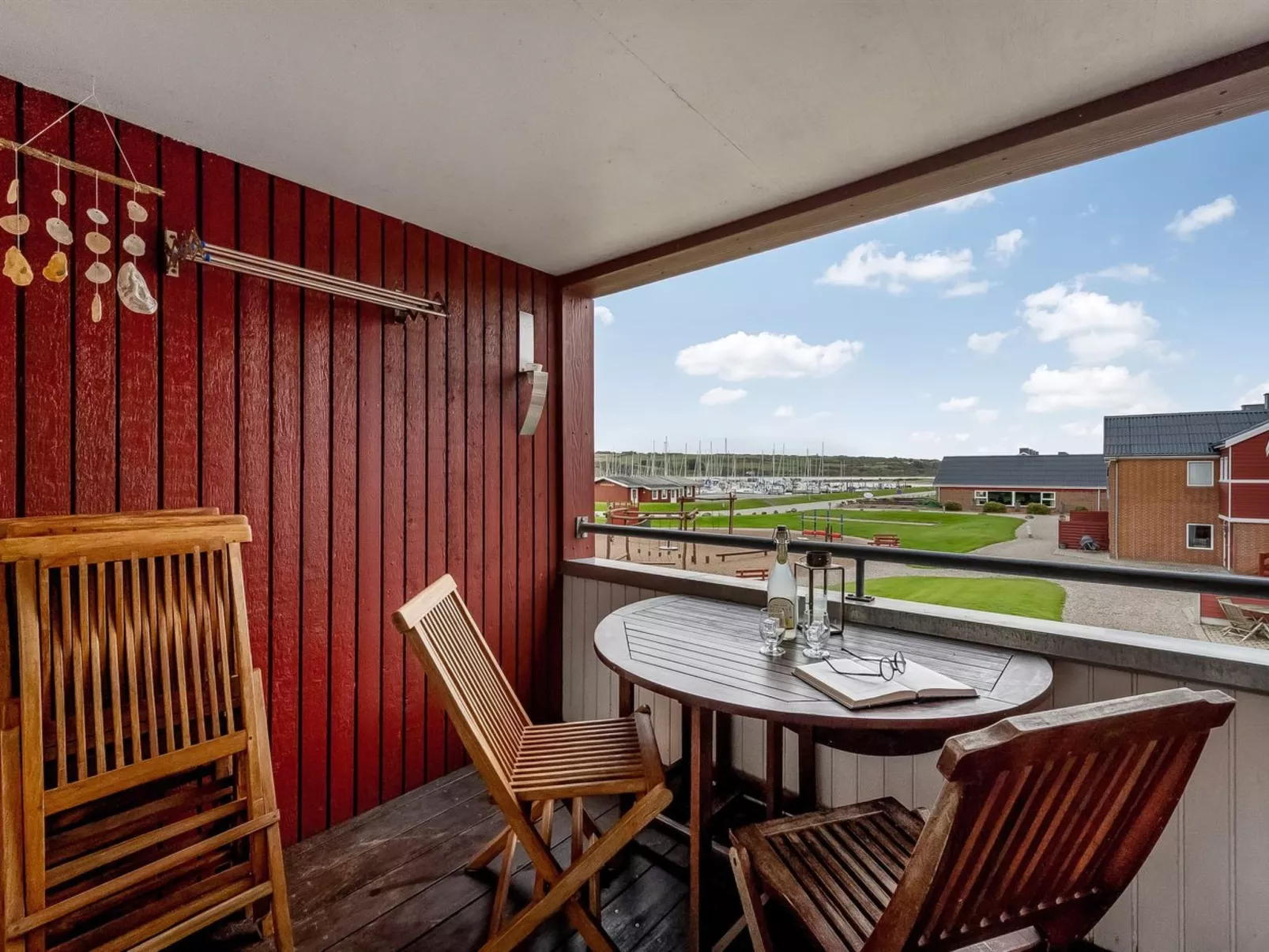 "Alvy" - 100m to the fjord-Outside