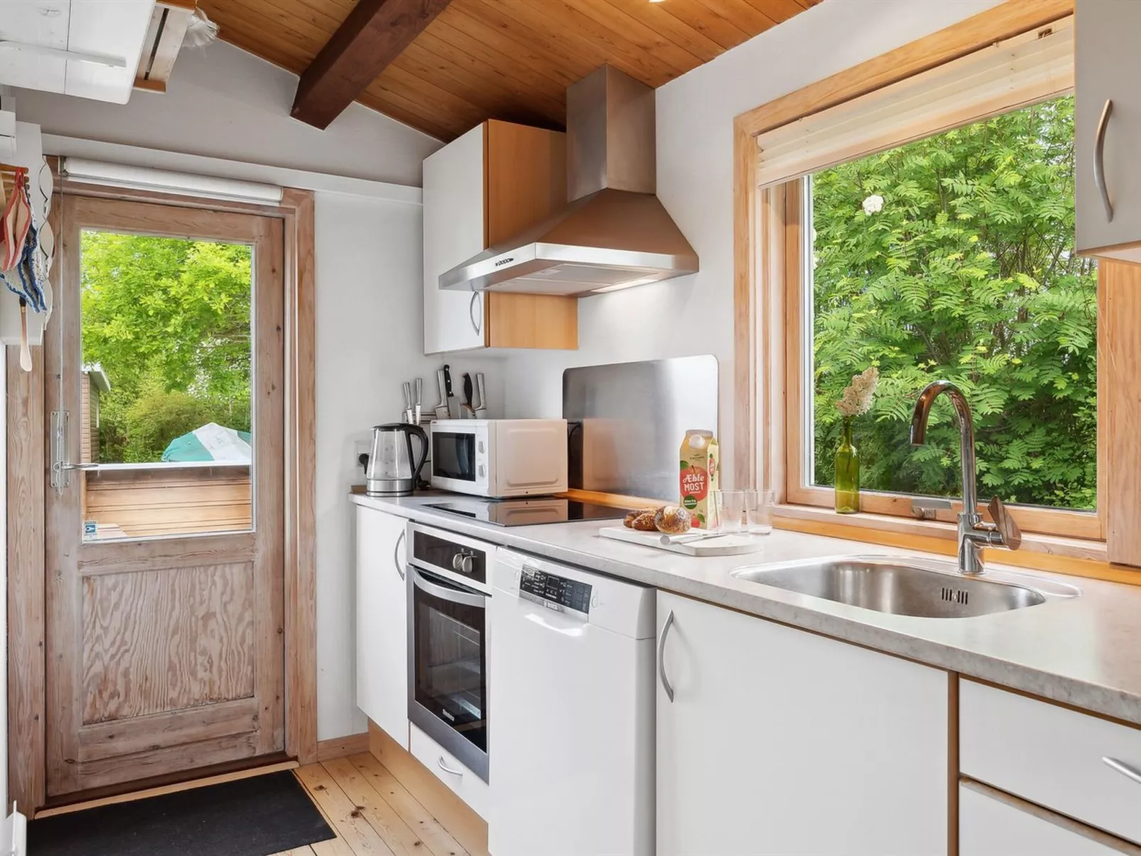 "Felicity" - 250m from the sea-Inside