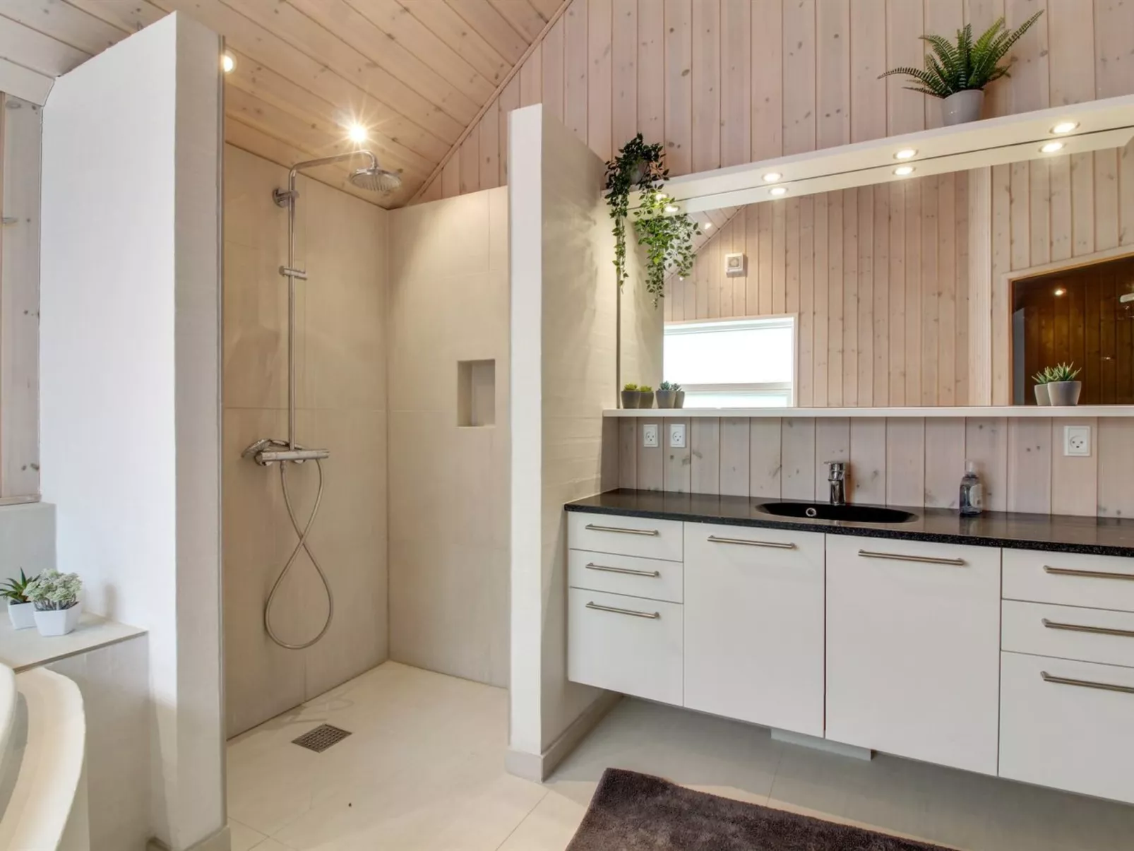 "Othinkarl" - 100m from the sea-Inside