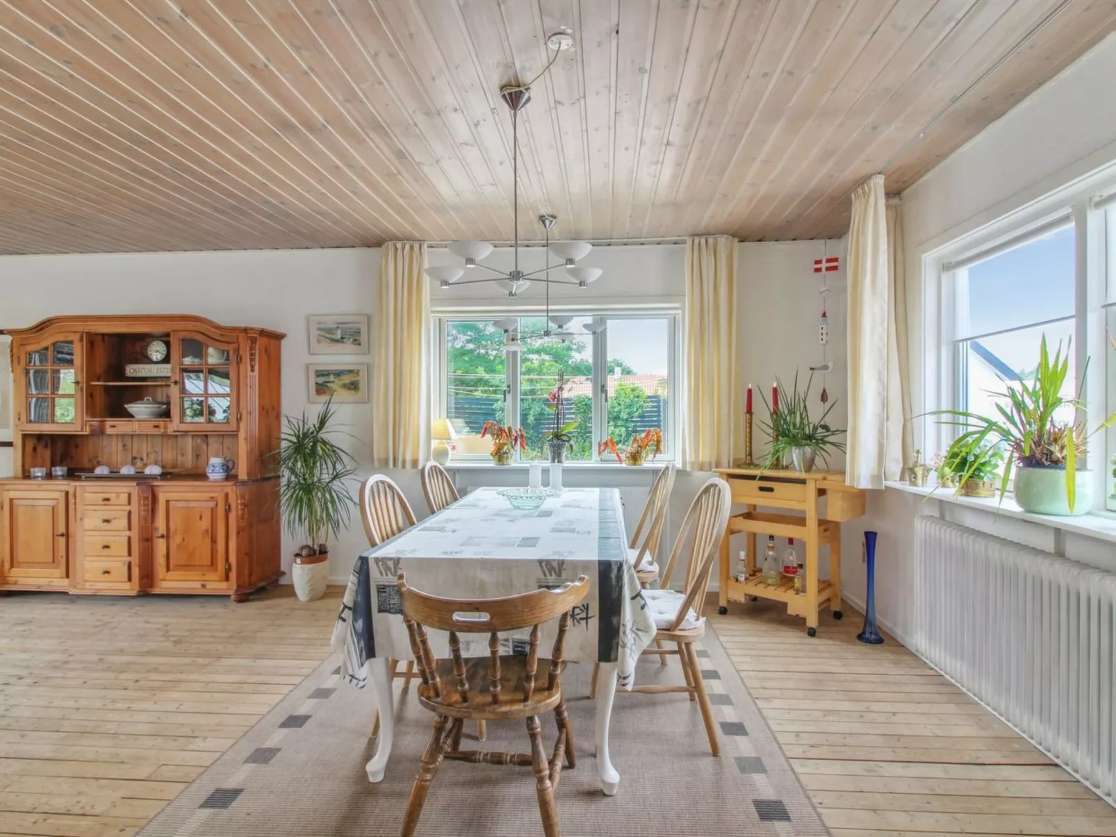 "Ellanor" - 1.4km from the sea-Inside