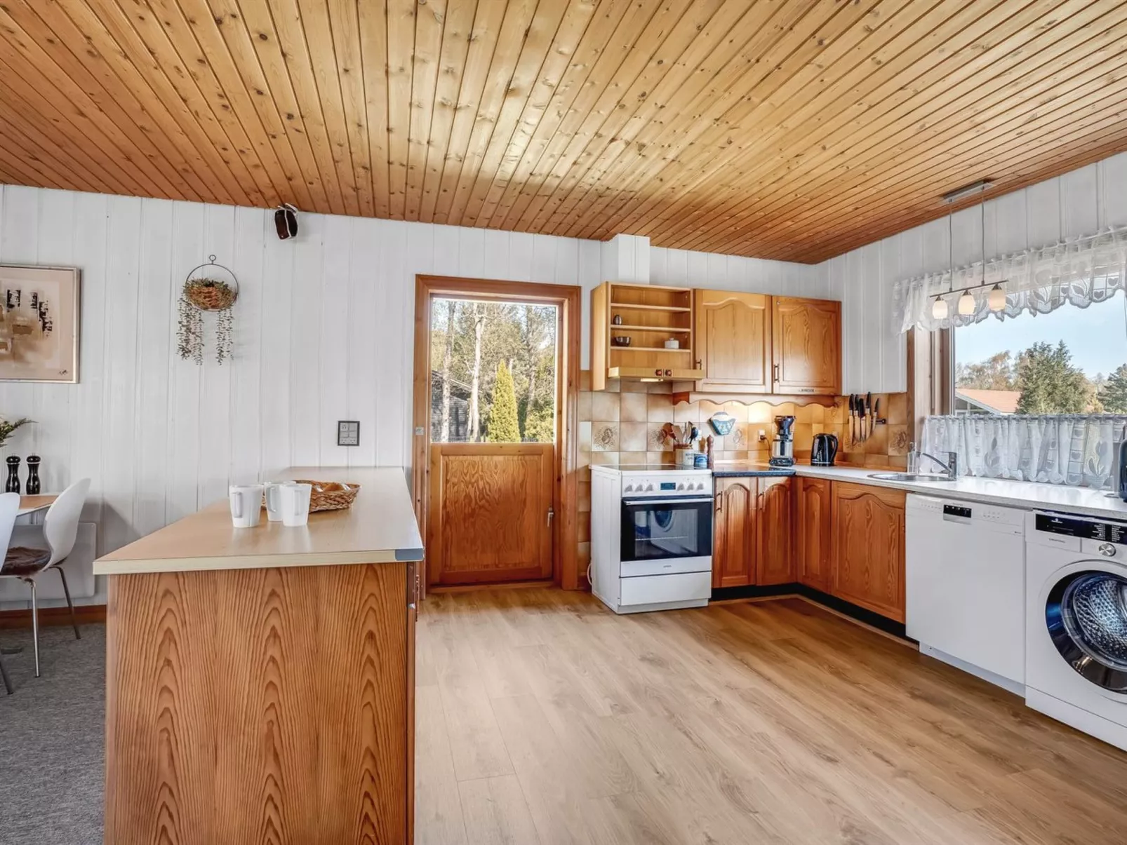 "Hakon" - 550m from the sea-Drinnen